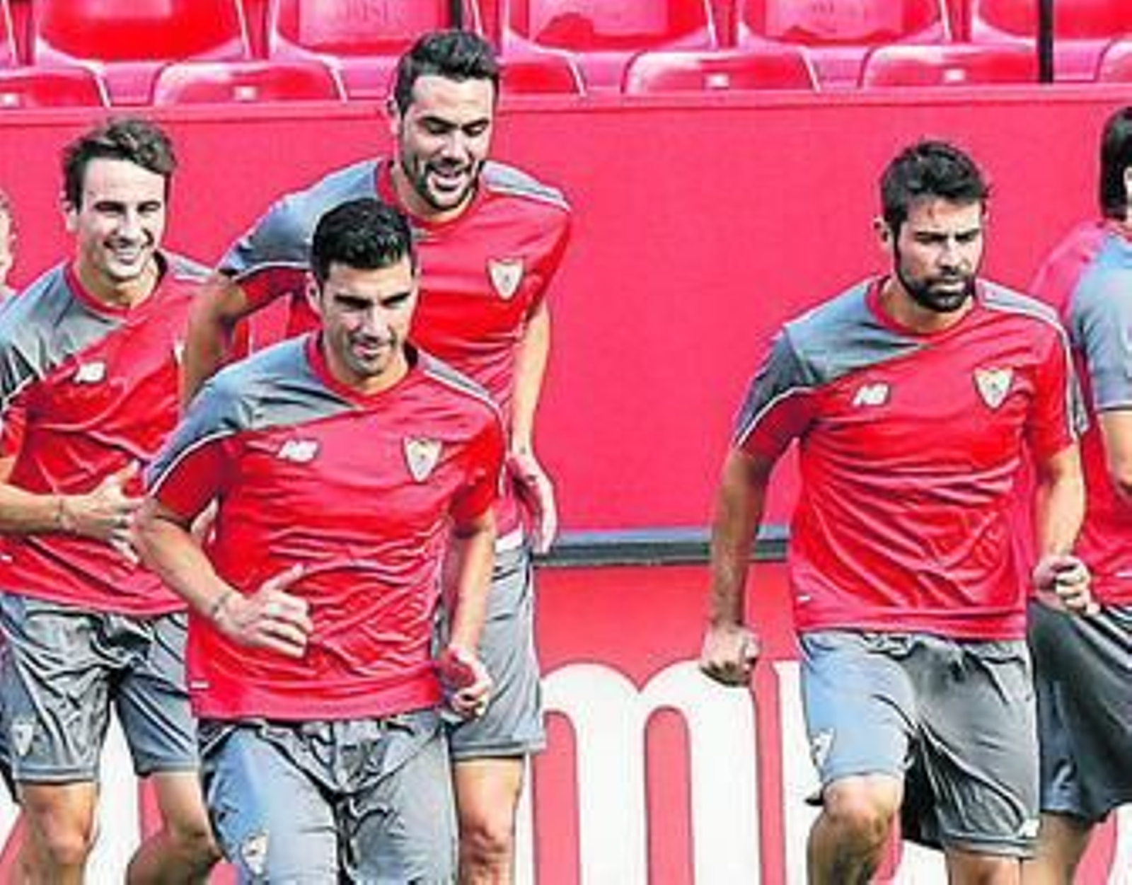 Iborra, en el centro, con Juan Muñoz, Reyes y Coke.