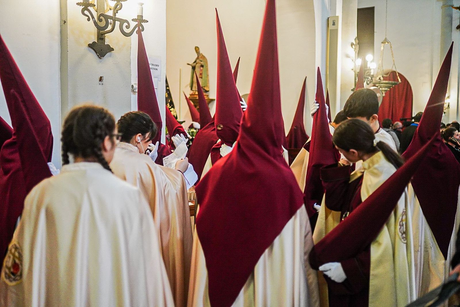 Fotos: Desolación bajo la lluvia en el Zaidín:  Trabajo y Luz suspende su estación de penitencia