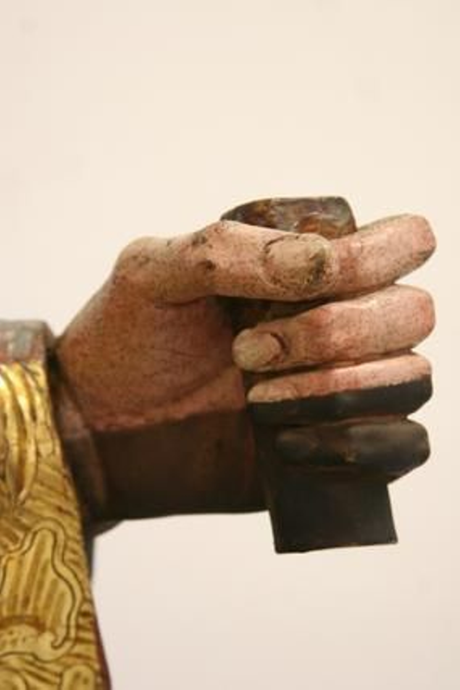 Proceso de limpieza de la escultura de San Francisco.