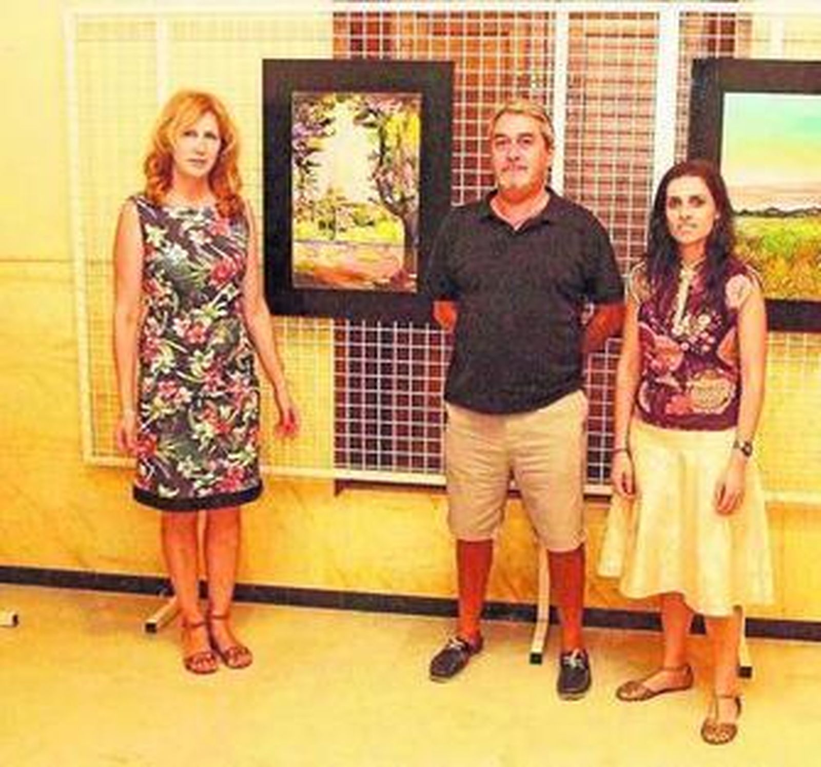 Ireneo Zamorano 'Neyzam' con María Dolores Ortega y Mariquina Ramos.