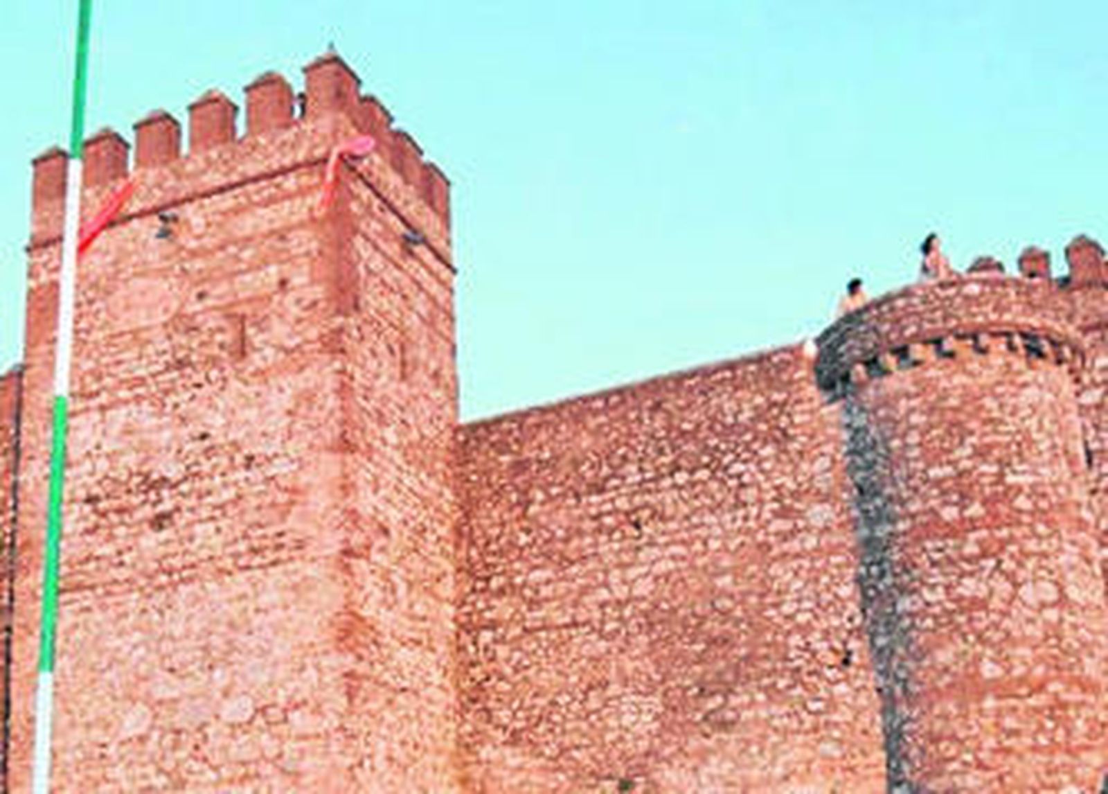 El libro recoge diez relatos basados en los muros del Castillo de Cortegana y en sus historias.