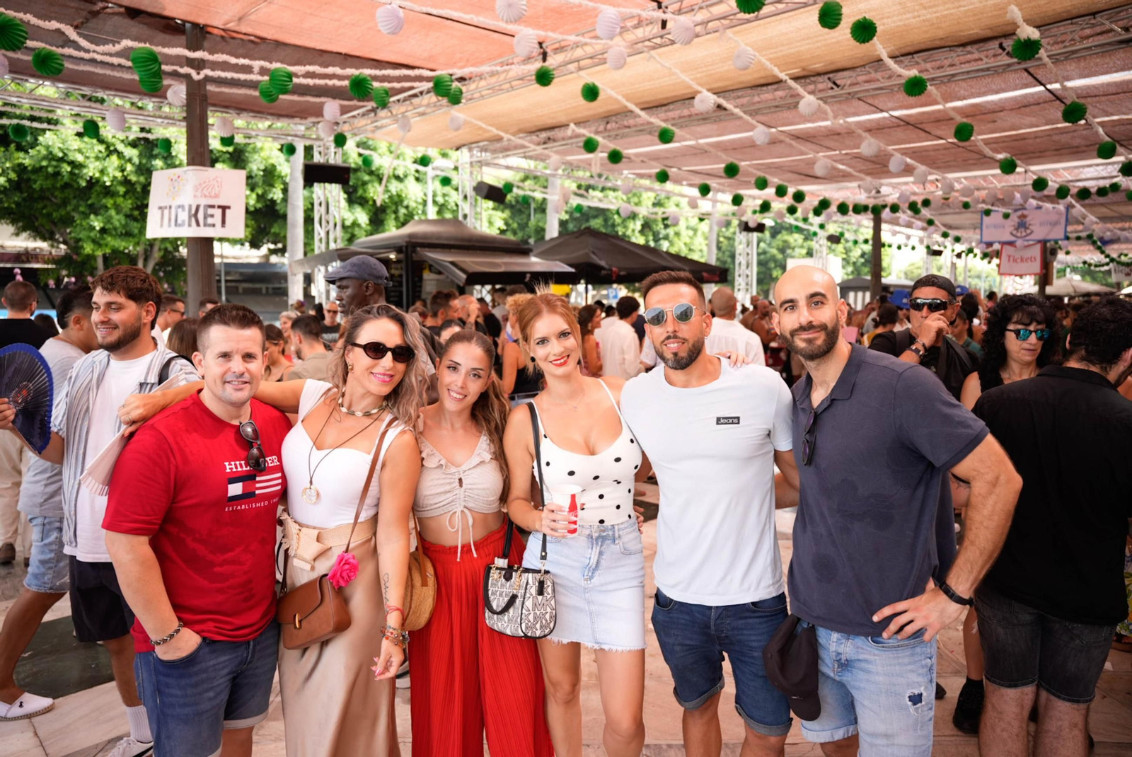 Los almerienses disfrutan del martes en la Feria del Mediodía