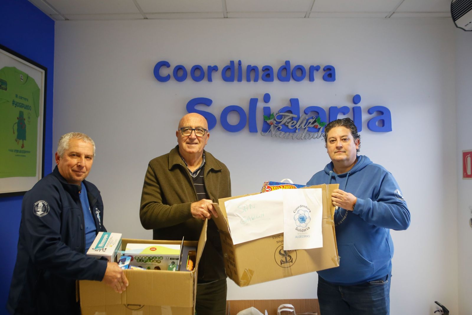 Fotos del reparto de juguetes de la Coordinadora Solidaria del Puerto de Algeciras