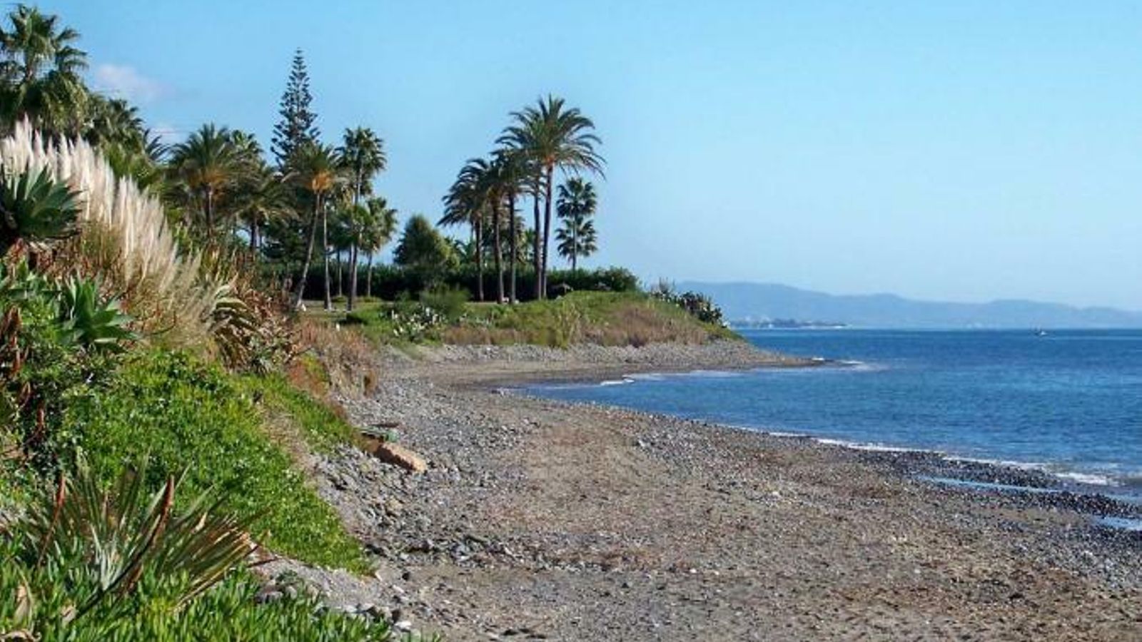 La tranquila playa de Punta Pinillos.