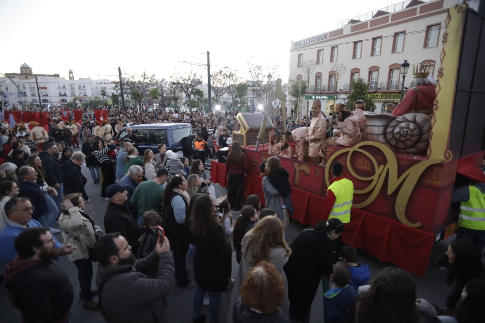 La cabalgata los Reyes Magos de Chiclana, en imágenes