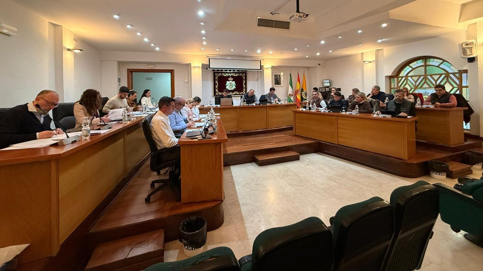 El Ayuntamiento de Los Barrios celebra el pleno ordinario de marzo con varias mociones de control de los grupos políticos.