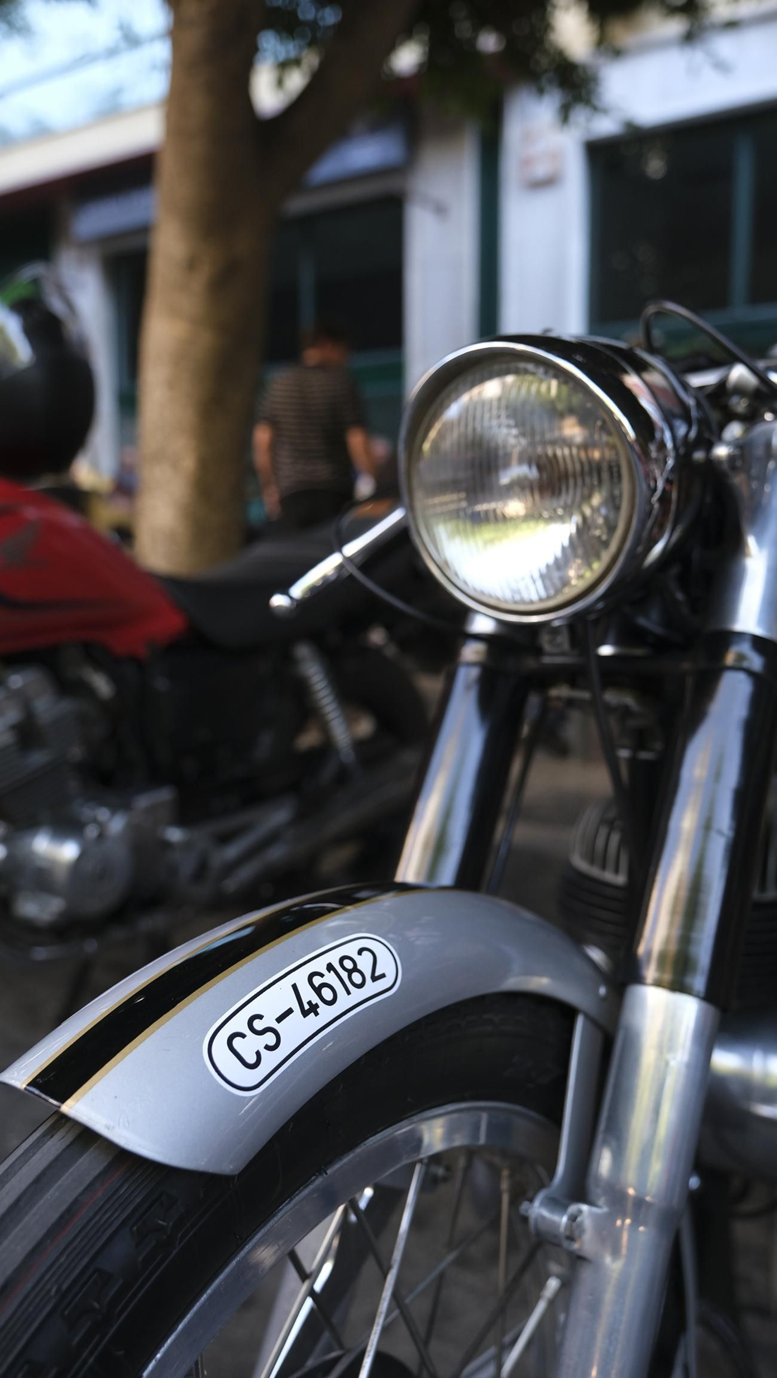 Las motos antiguas dan brillo a la Feria de Almería