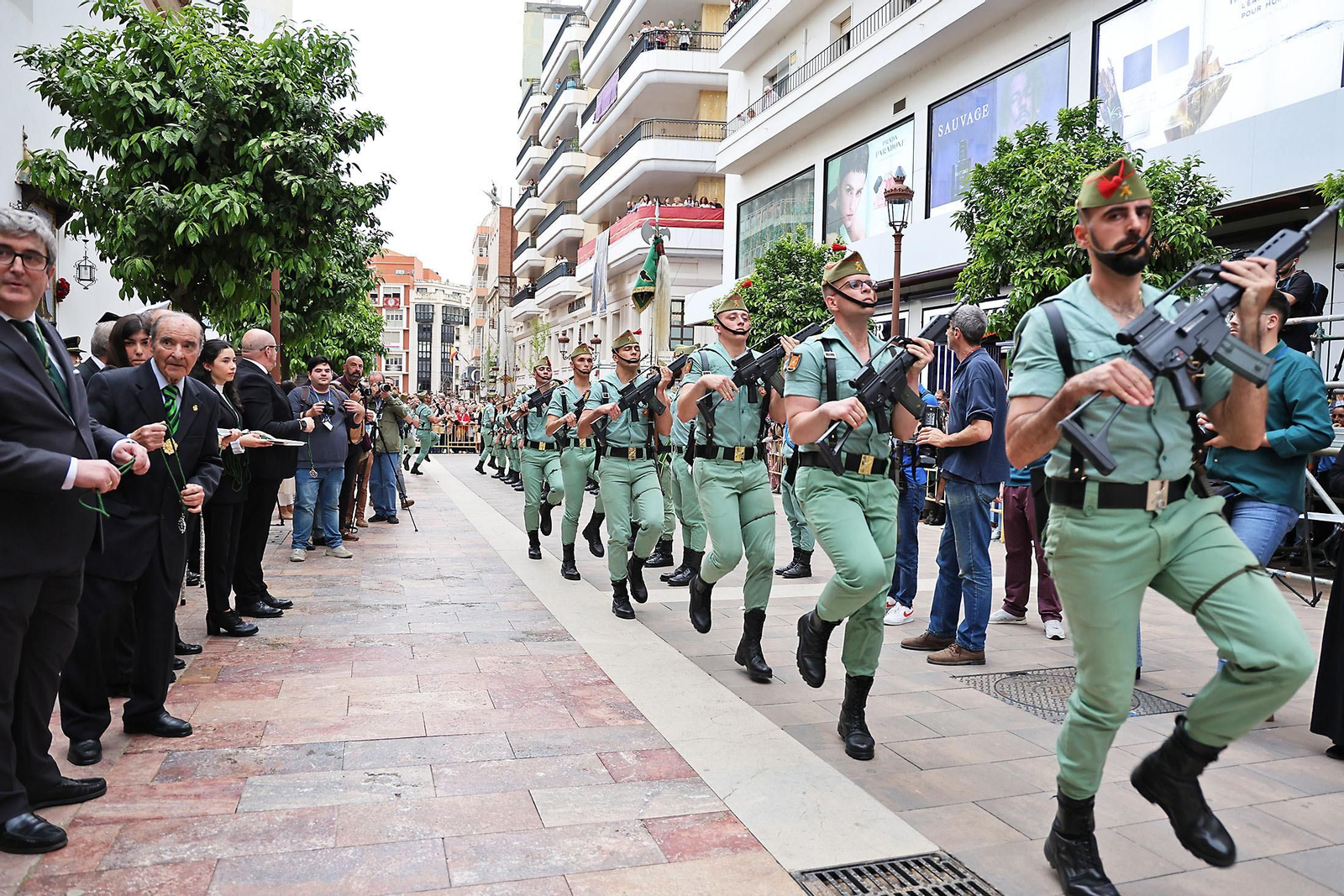 Las mejores imágenes del Sábado de Pasión en Huelva: La Legión con el Cristo de la Vera+Cruz