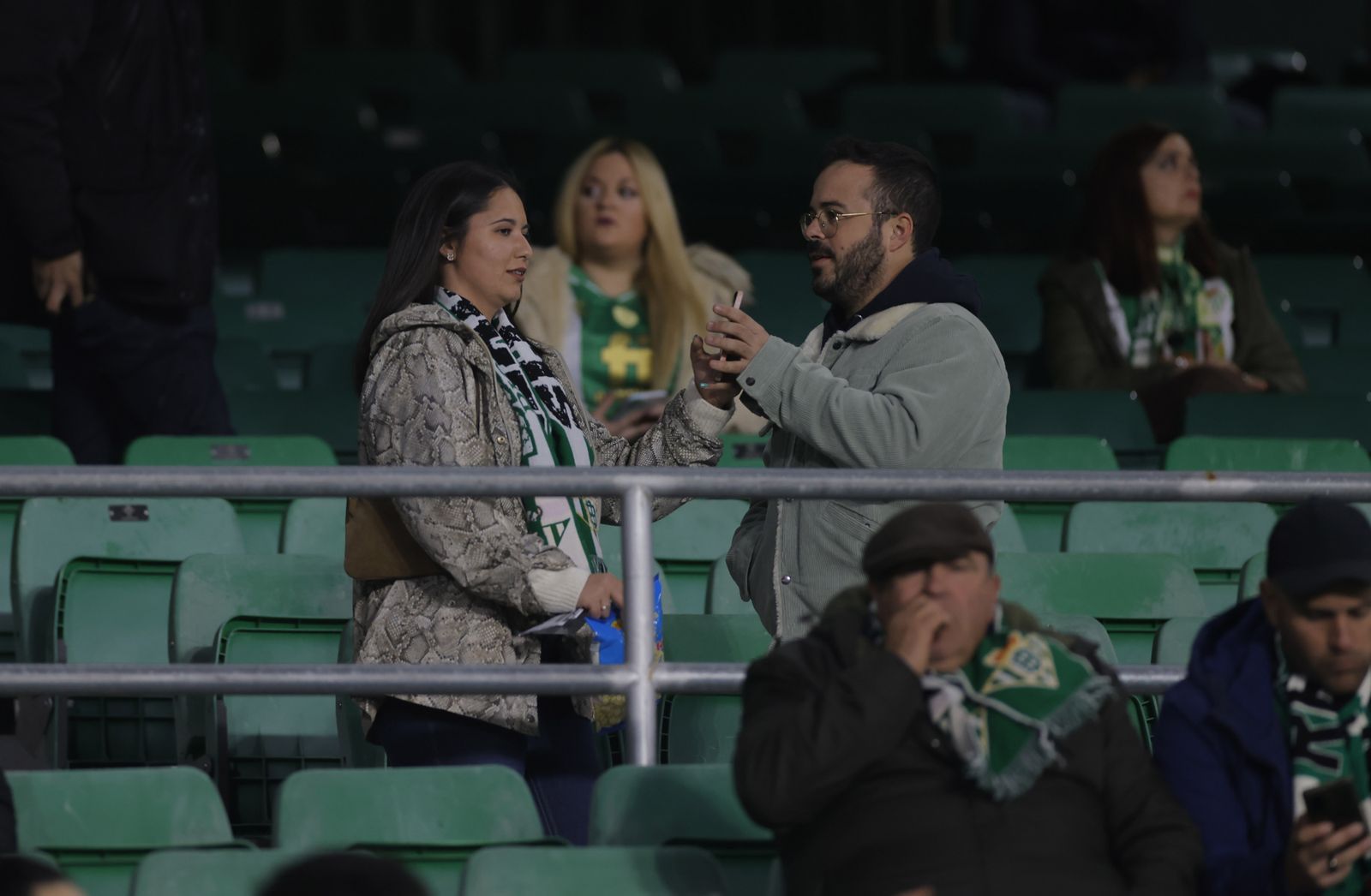 Búscate en las fotos del Betis-Barcelona