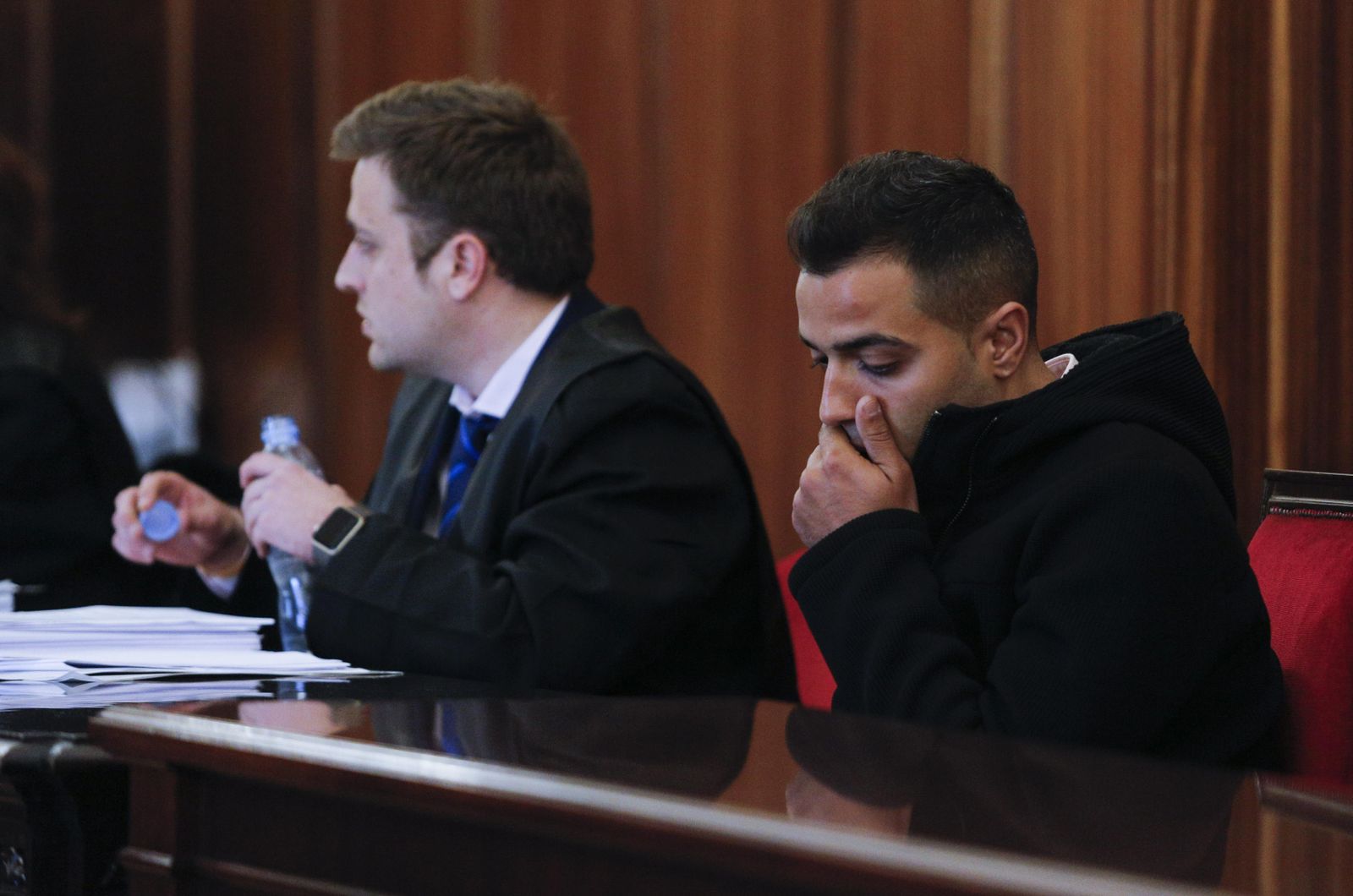 Taynan Teixeira, a la derecha, en el banquillo de los acusados.