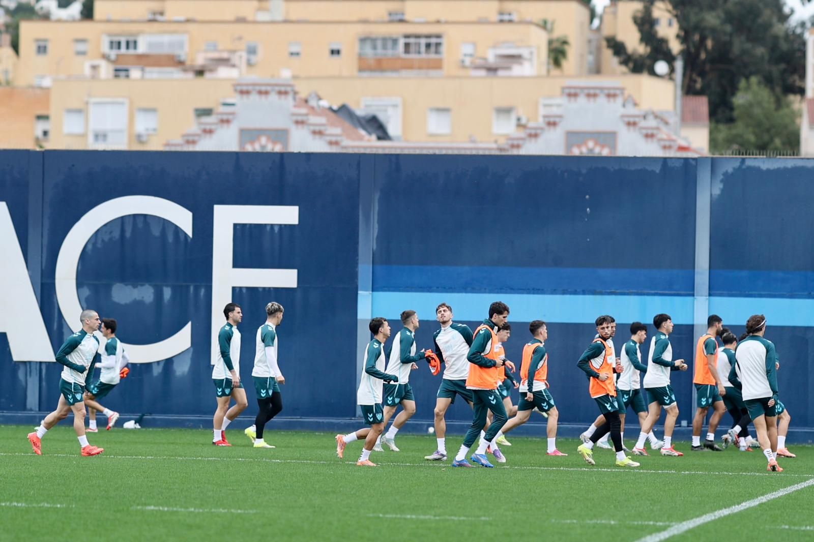 El Málaga CF ya juega el partido ante la Cultural Leonesa