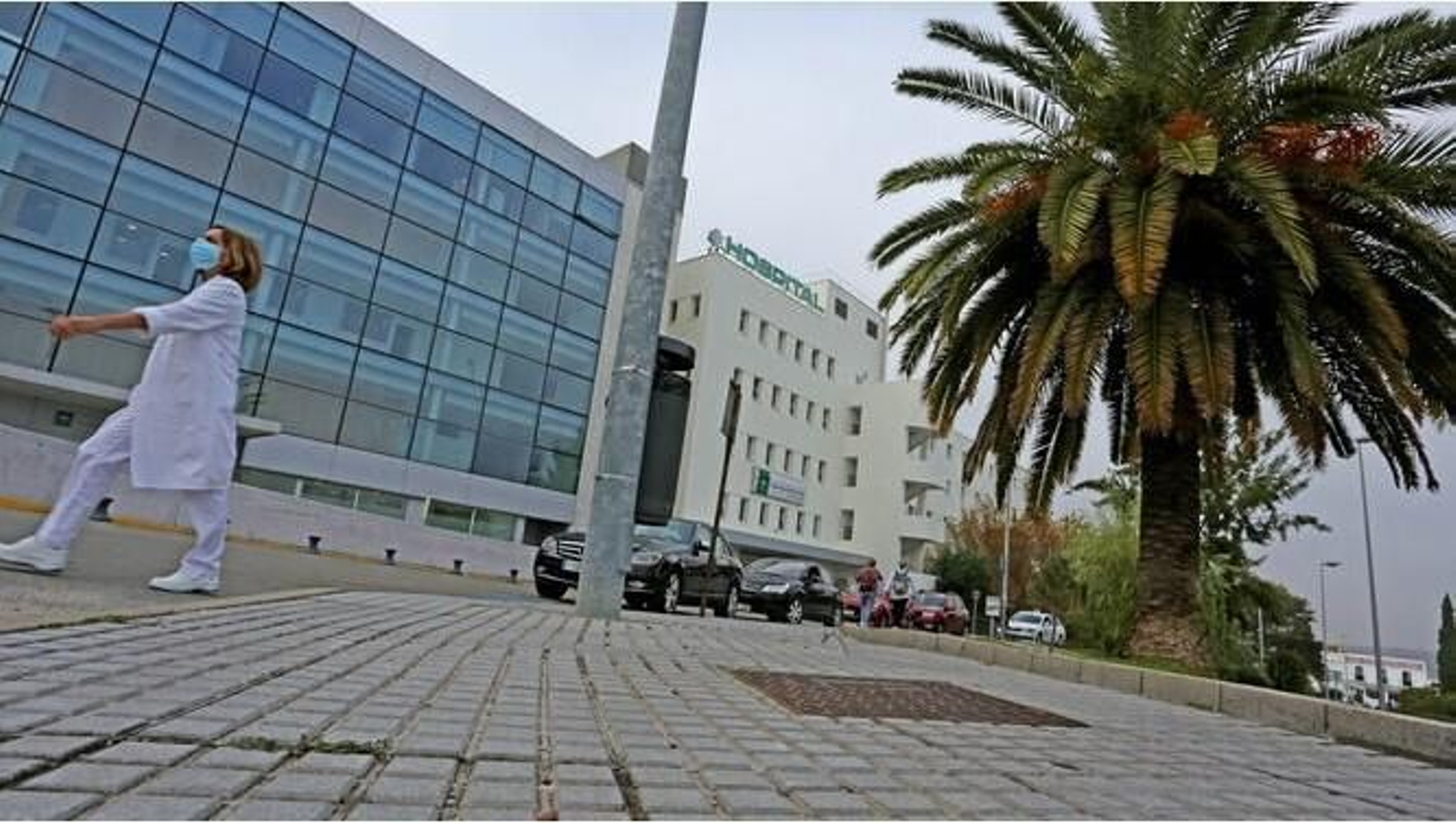 Una enfermera en las instalaciones del Hospital de Jerez.