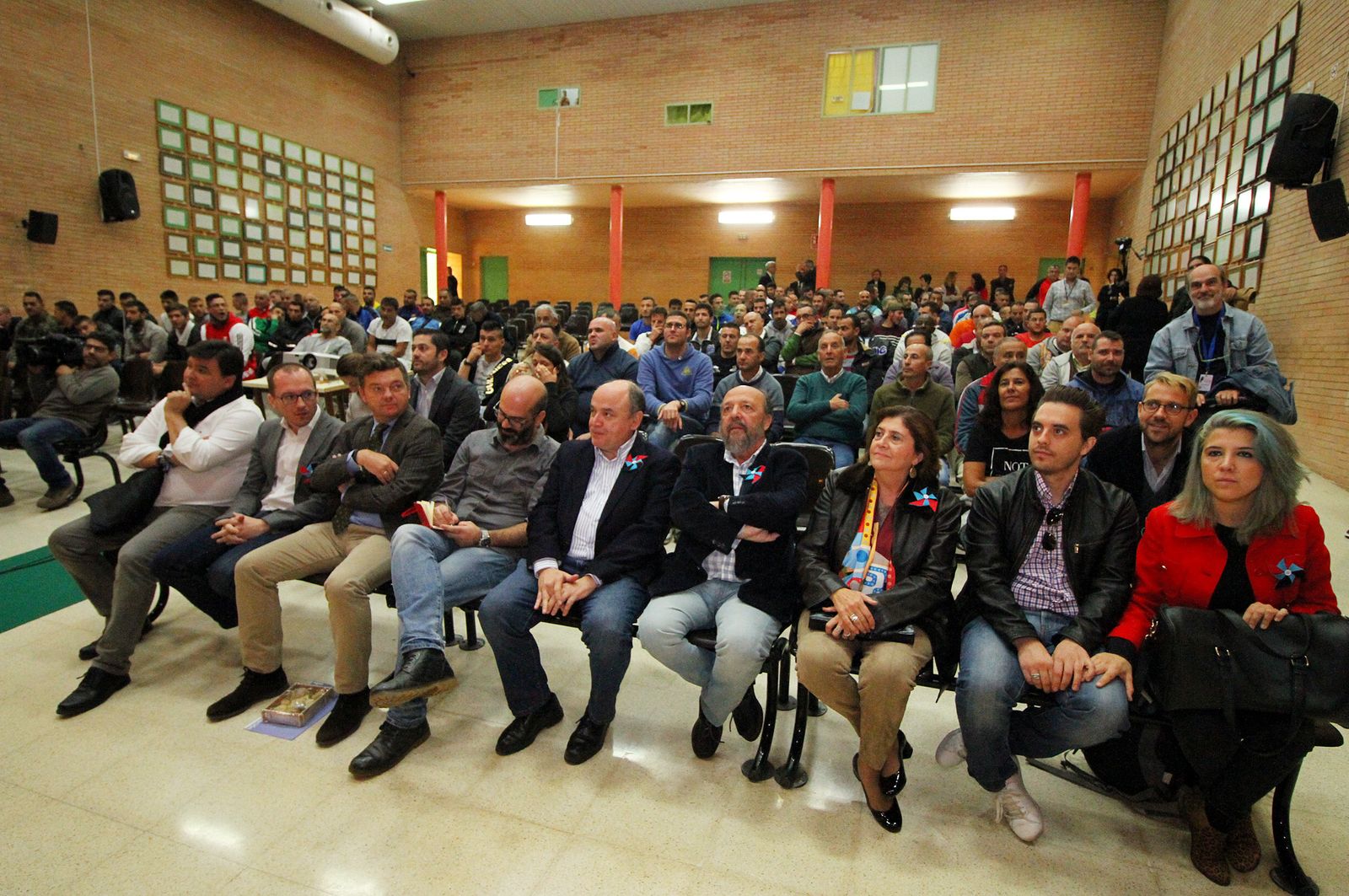 Imágenes de la entrega a Francisco Regueira del Premio Cine y Valores de Huelva Información