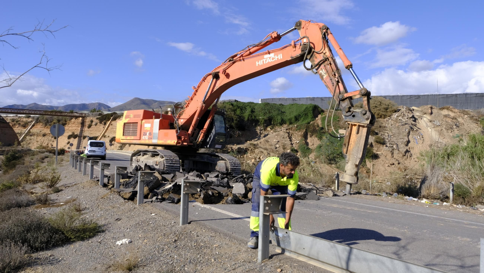 Reparación de los daños por la dana en la Autovía del Mediterráneo, en imágenes