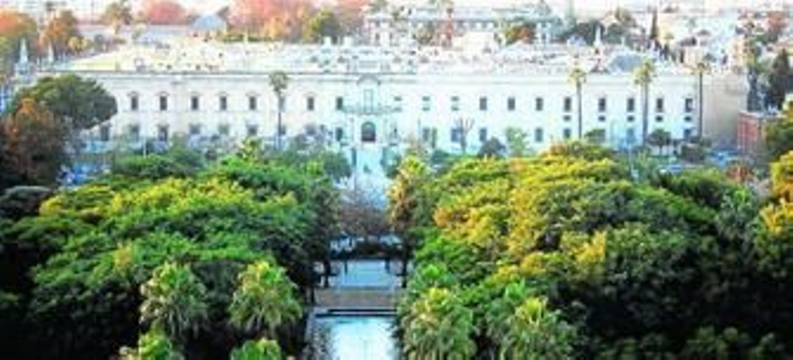 Sede de la Universidad de Sevilla, vista desde el Prado de San Sebastián.