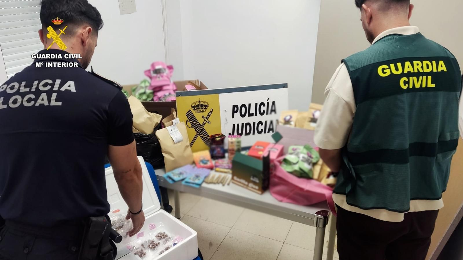 La Guardia Civil interviene una gran cantidad de drogas dosificadas en dos establecimientos “Grow Shop” de las localidades de Valverde del Camino y Minas de Riotinto