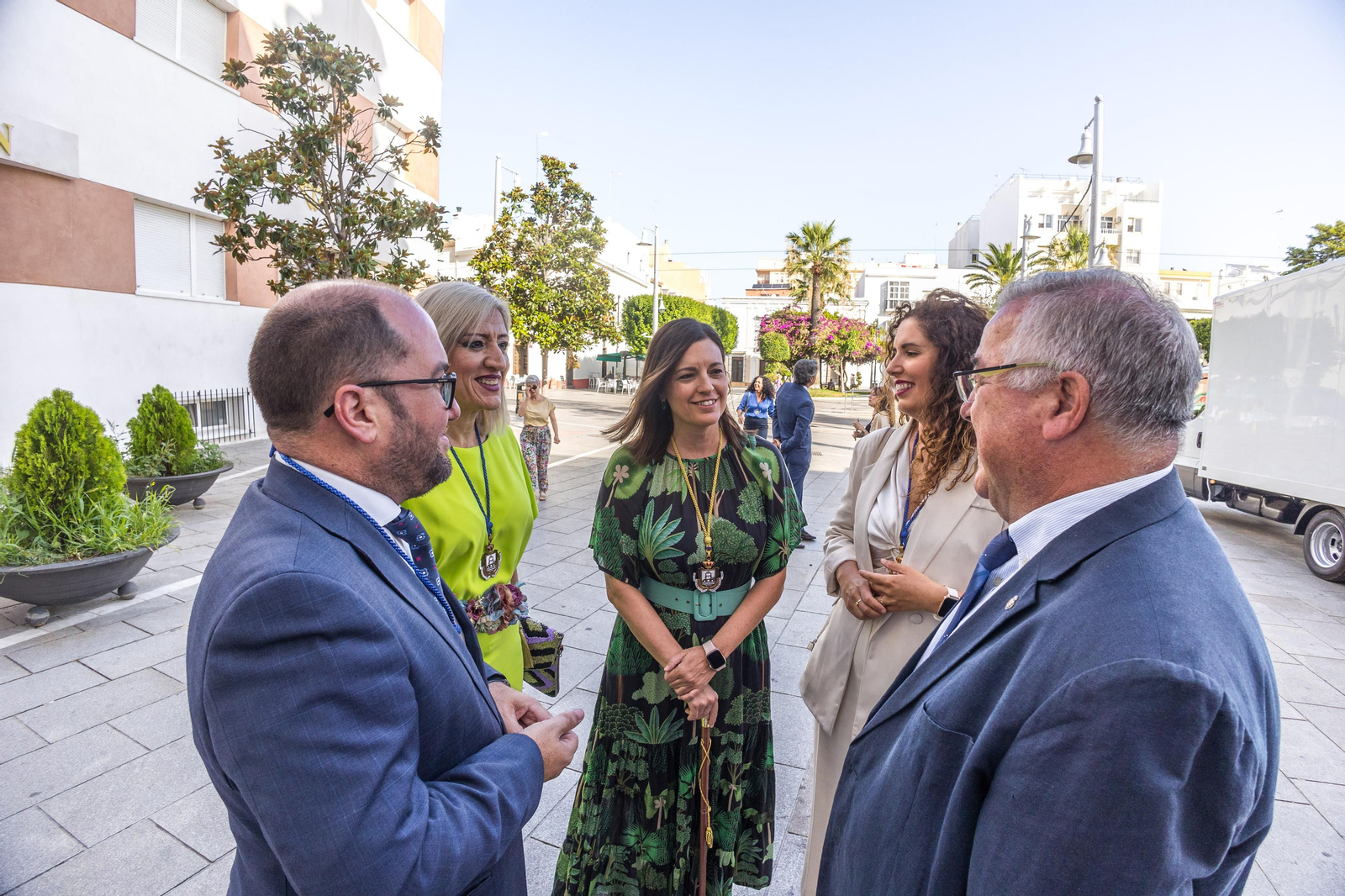 Las imágenes de la función y el besamanos a la Virgen del Carmen en San Fernando