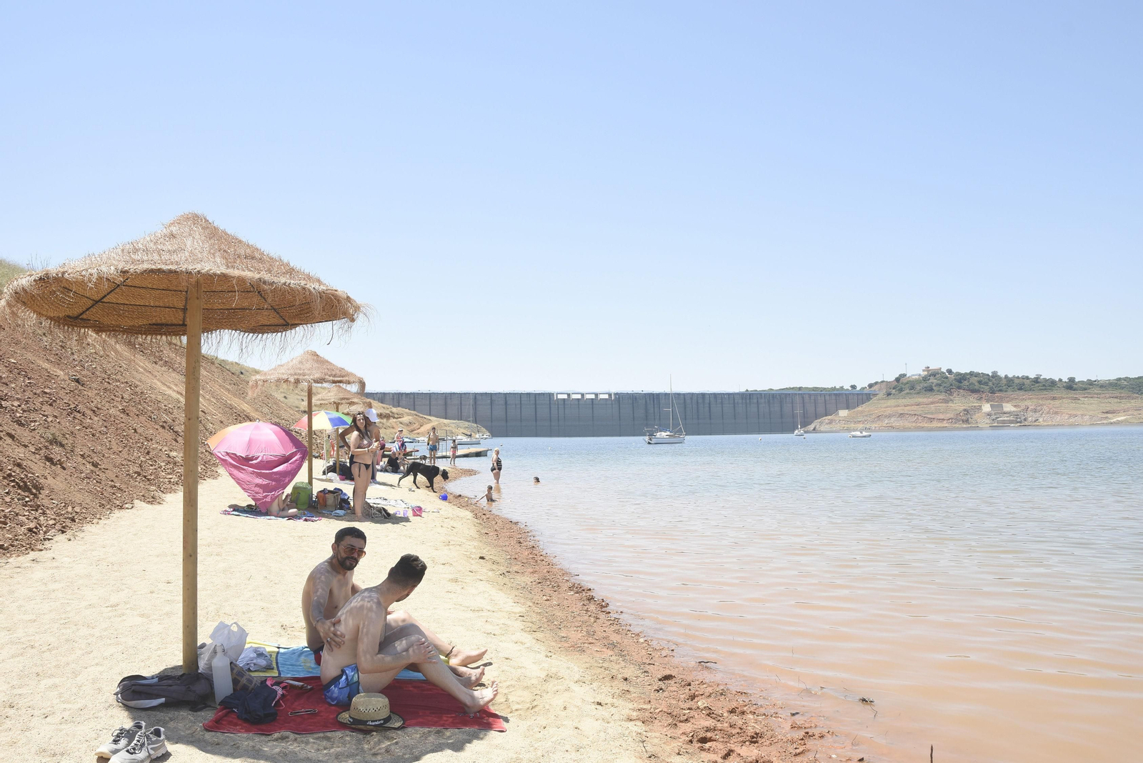 Un recorrido fotográfico por la playa cordobesa de La Breña, la única con Bandera Azul del interior de Andalucía