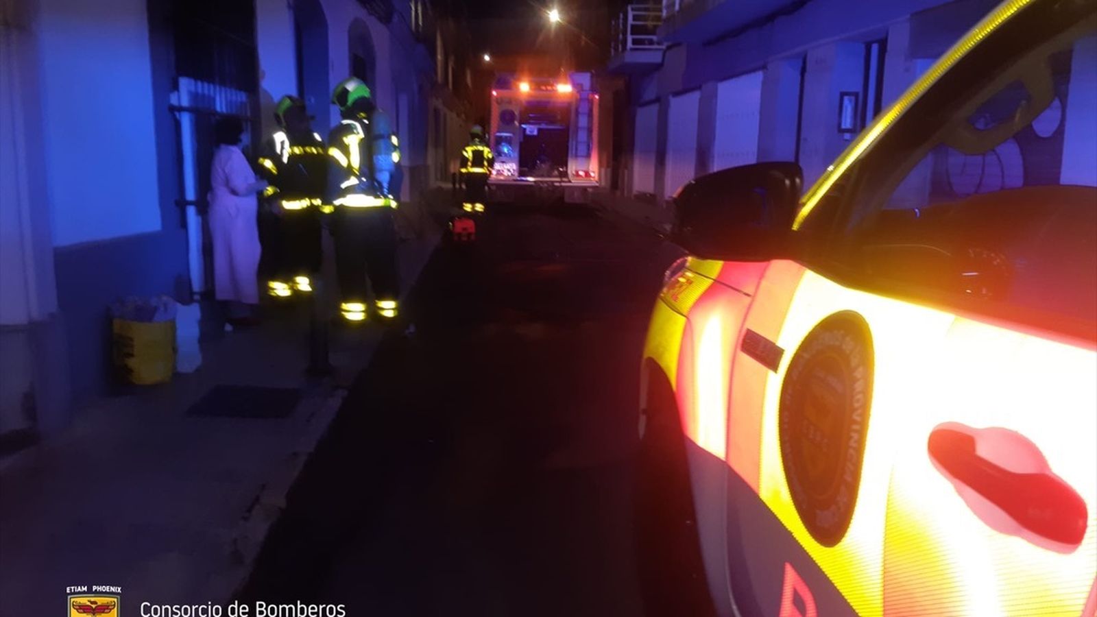 Los Bomberos durante su intervención.