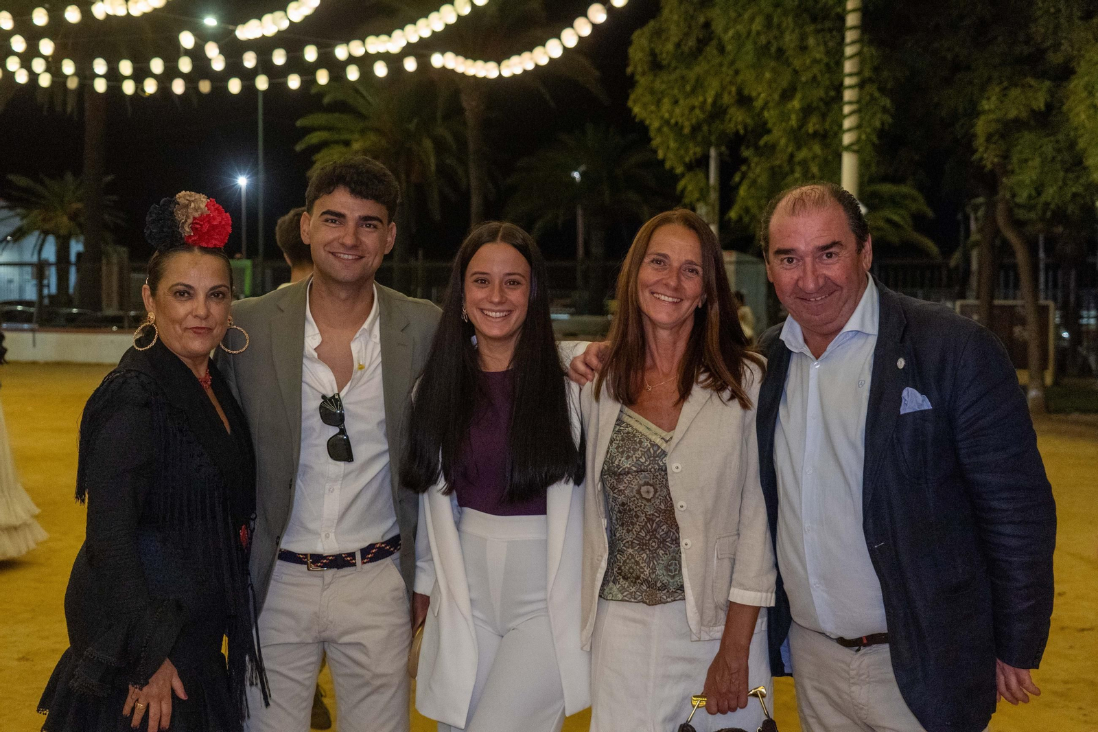 Imágenes del ambiente del ambiente de la noche del domingo en la Feria de Otoño y del Caballo 2025 de Huelva