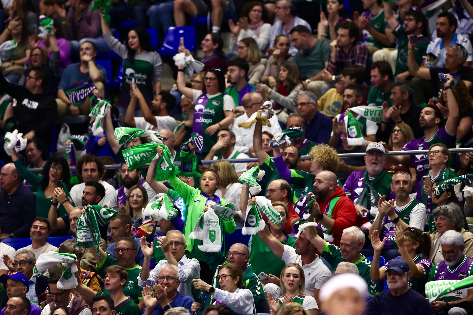 Búscate en las gradas del Carpena en el Unicaja Baloncesto - Real Madrid