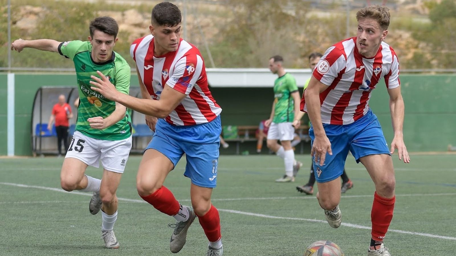 Félix y Dani Garzón, juntos en una acción de juego en el estadio del Poli Almería.