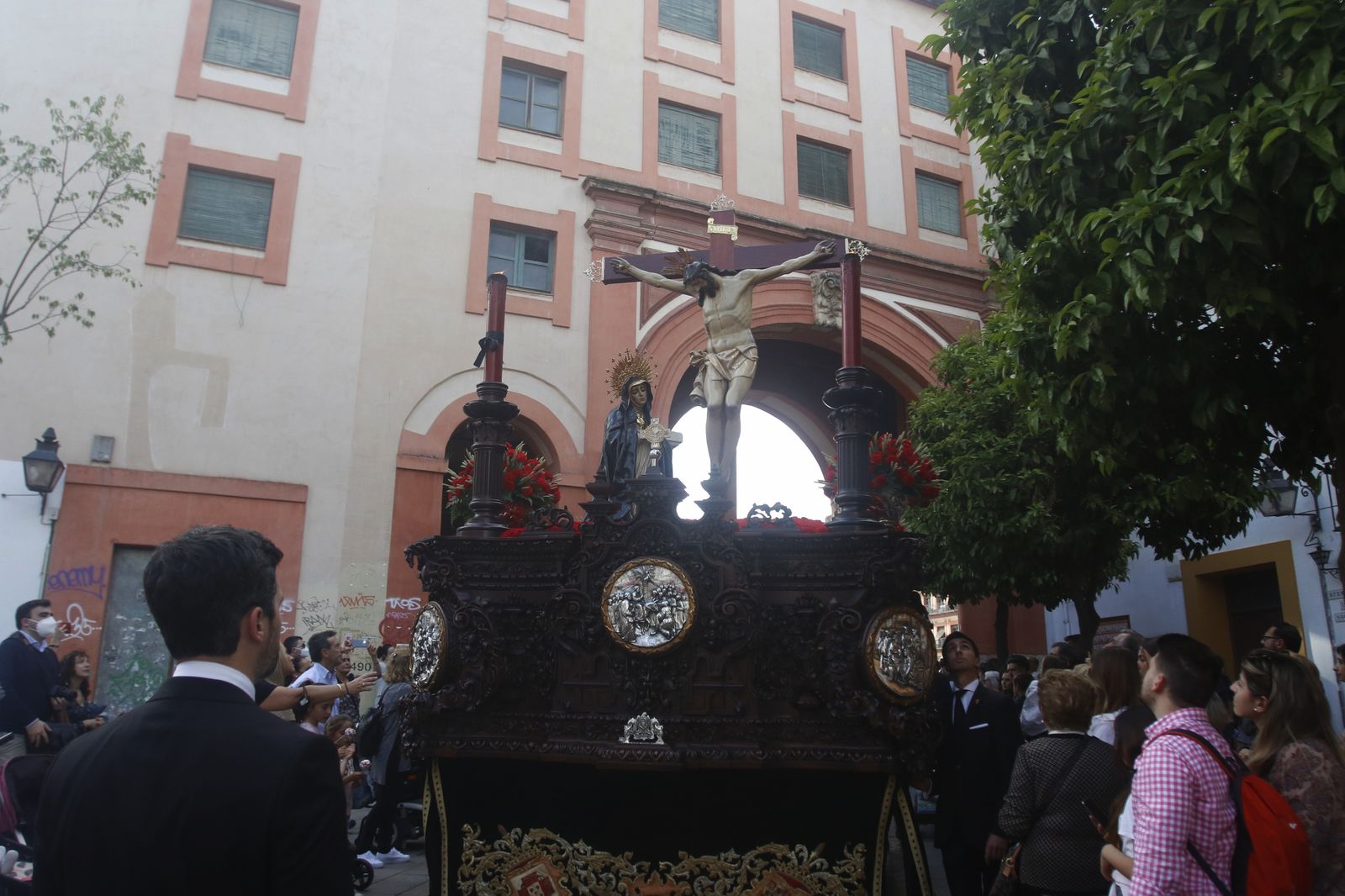 Jueves Santo en Córdoba: La procesión de la Caridad, en imágenes