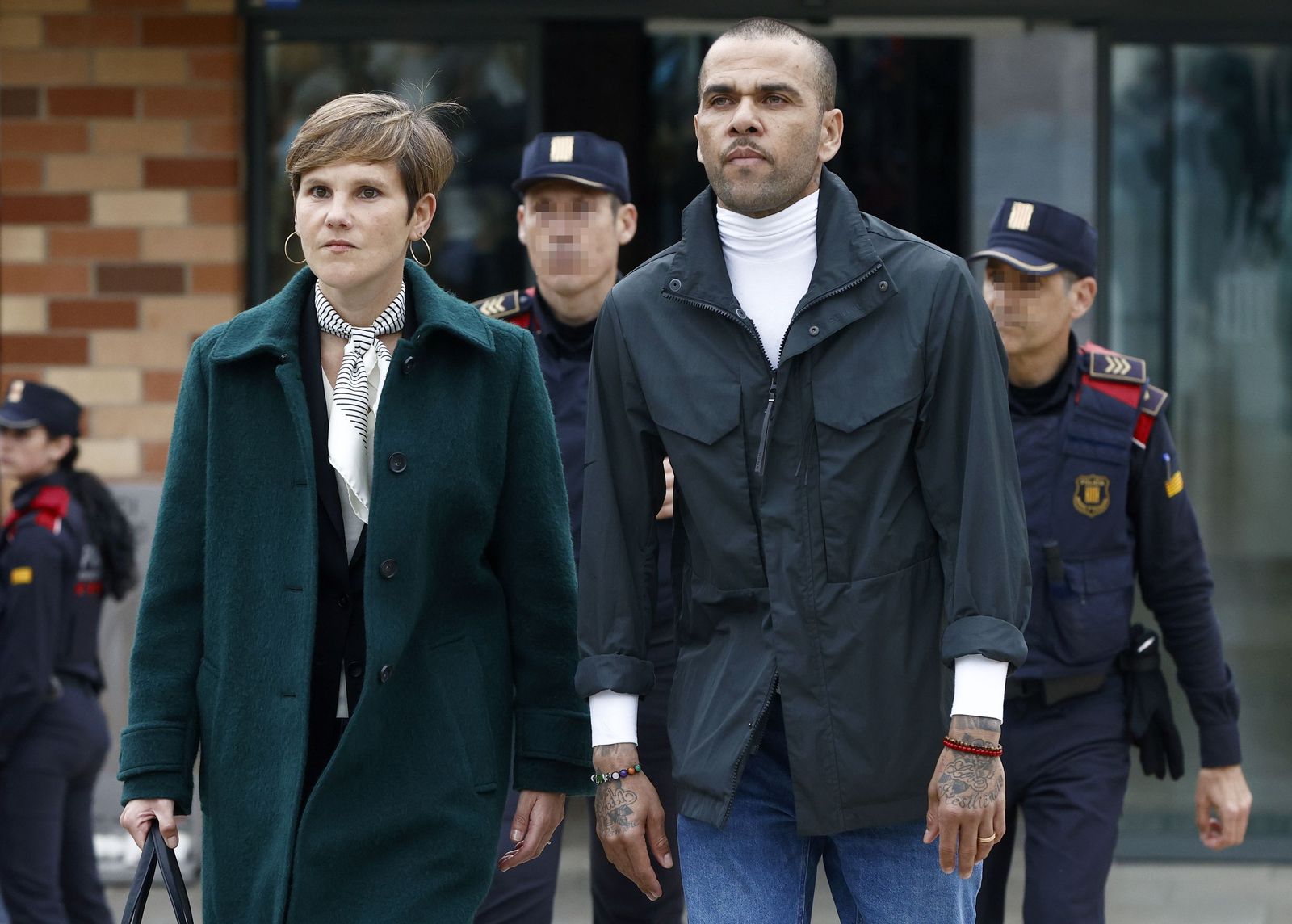 Las fotos de la salida de la cárcel de Dani Alves