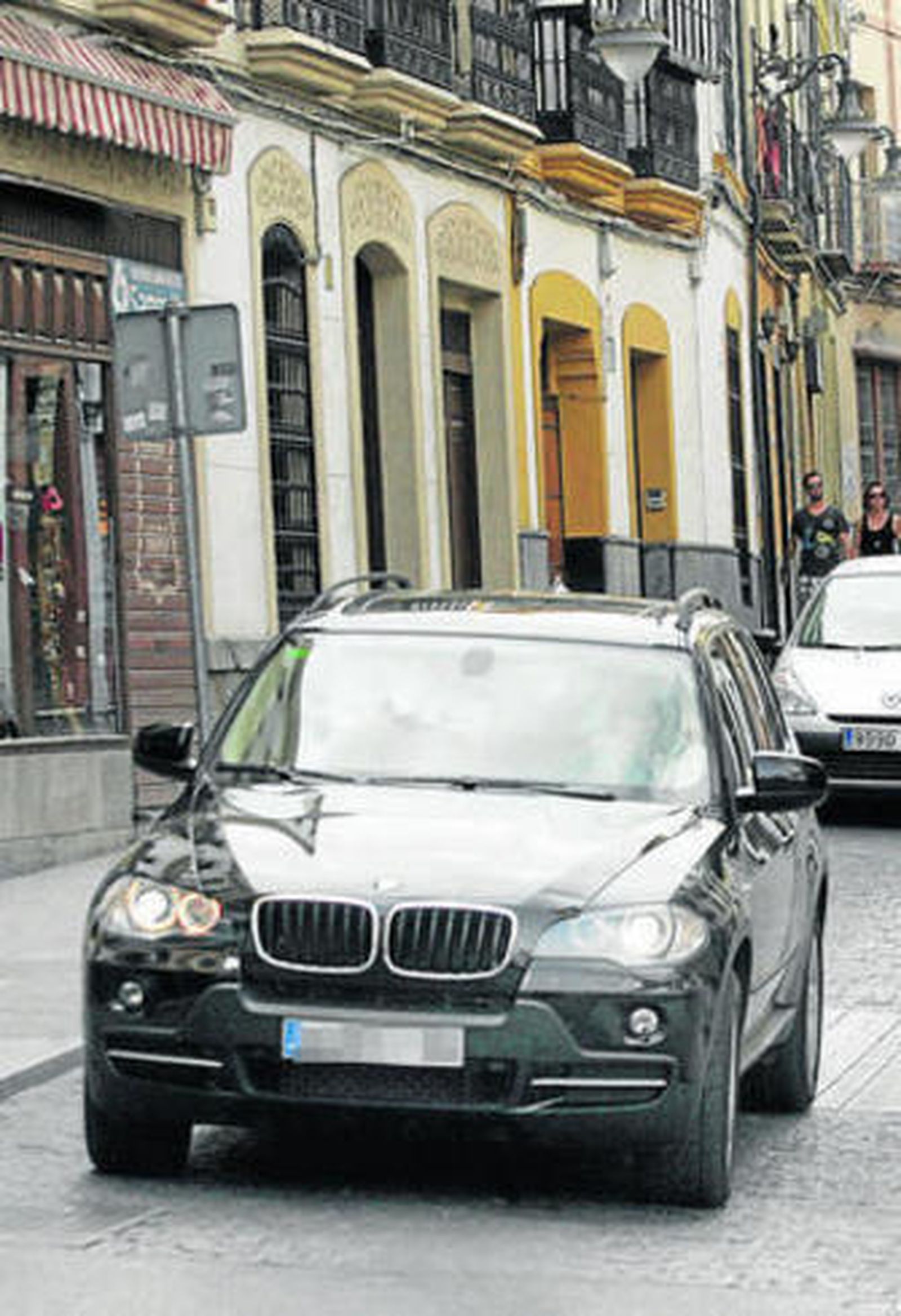 Tráfico en la calle Alfaros.