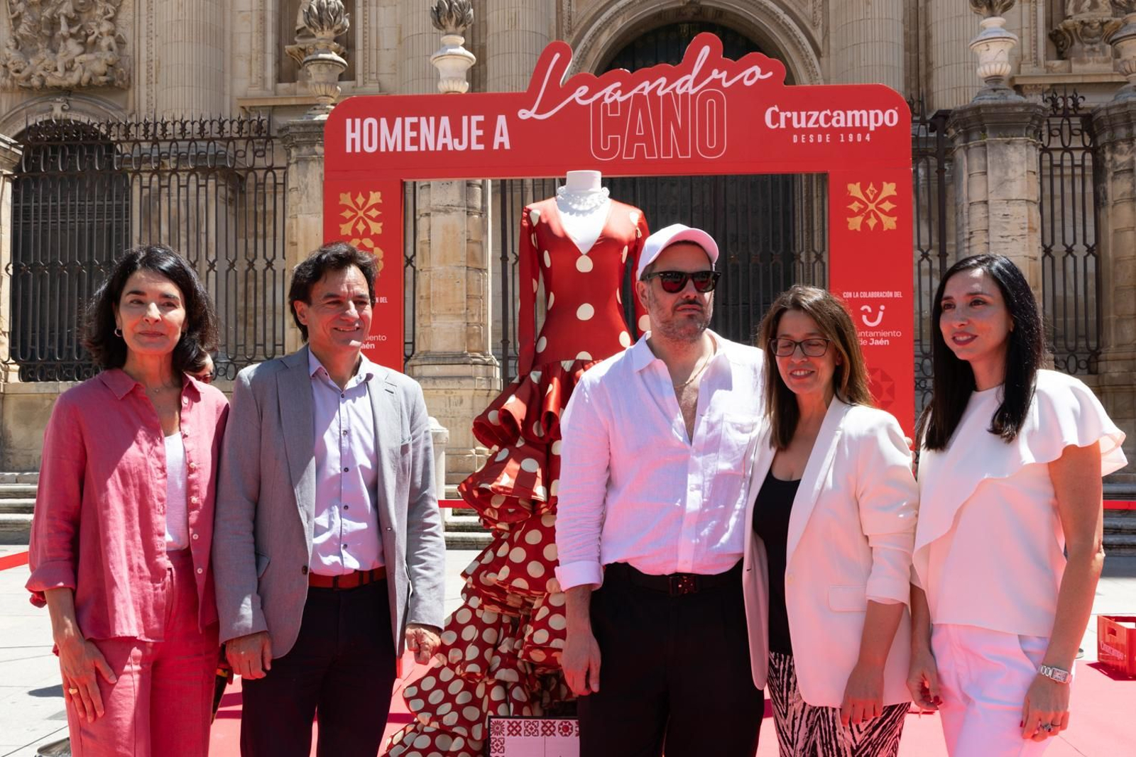 Imágenes del homenaje, a los pies de la Catedral de Leandro Cano.