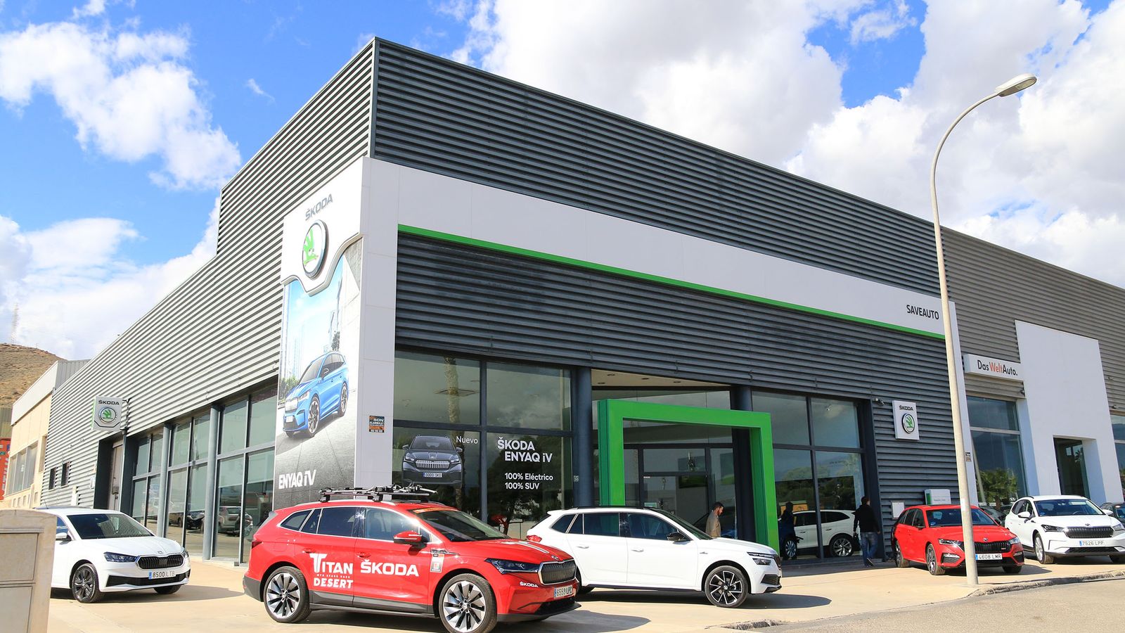 Nuevo concesionario de Skoda de Saveauto en el Polígono Alfa en Huércal de Almería.