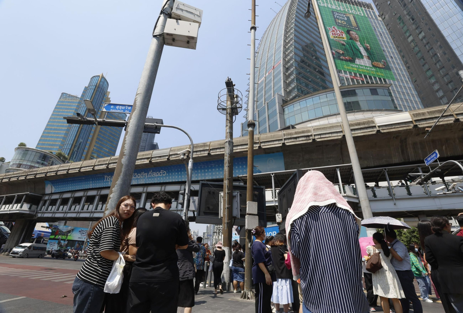Las imágenes más impactantes del terremoto que ha sacudido Bangkok