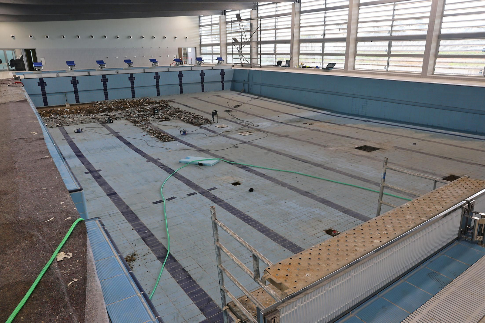 Imágenes de la visita a las obras de la Ciudad Deportiva de Huelva