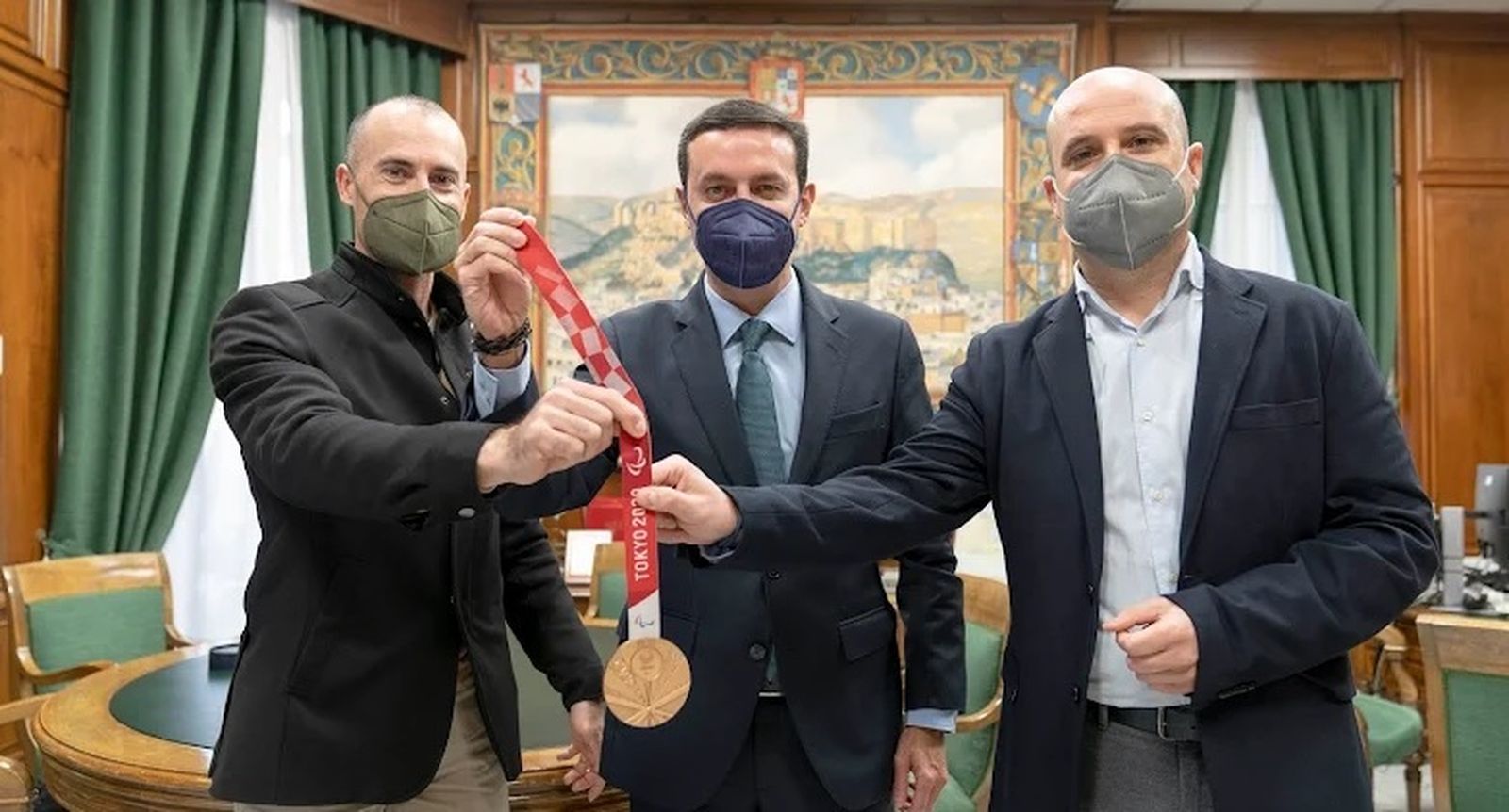 Jaramillo mostró su medalla de Tokio en la institución provincial