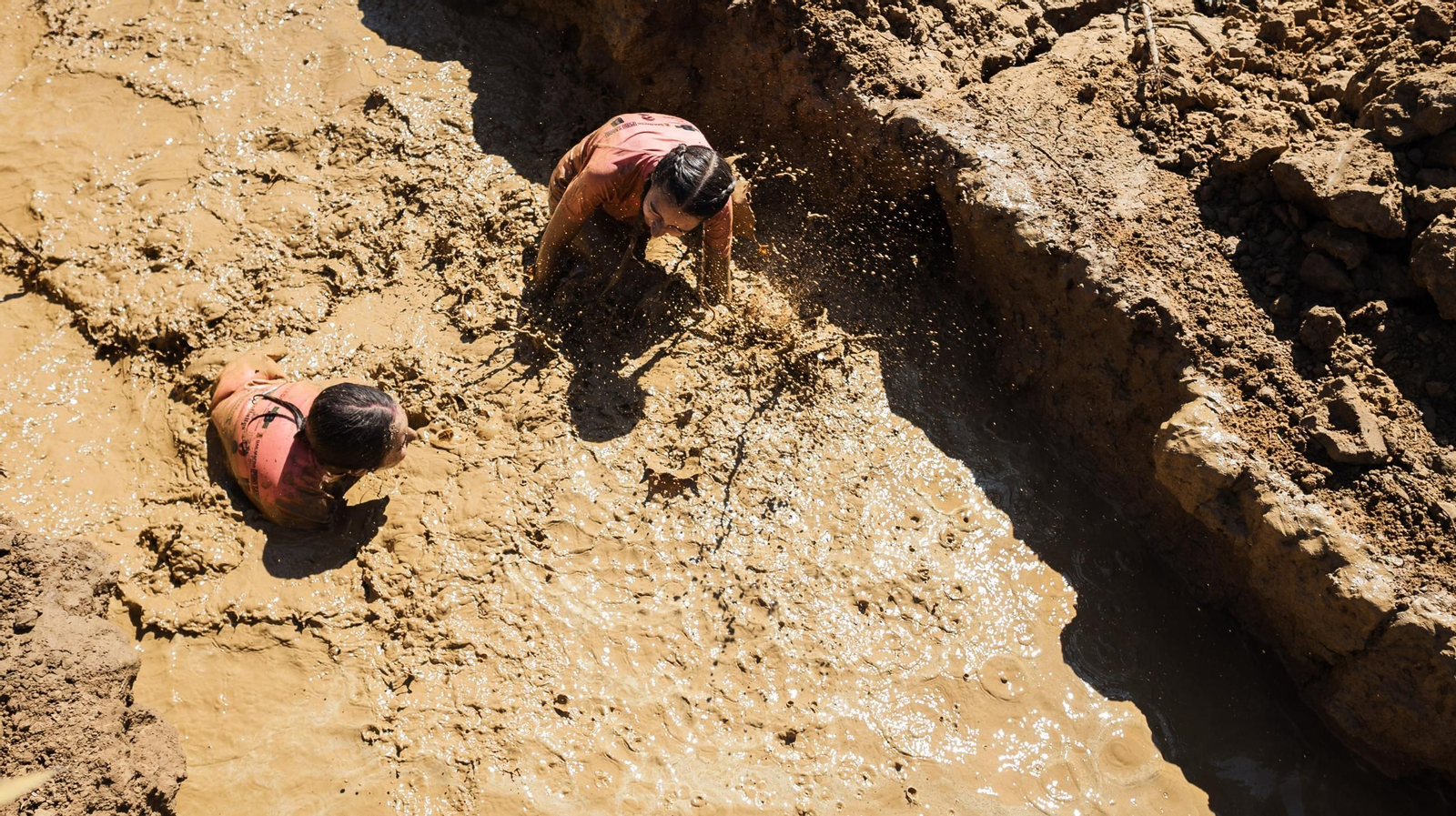 Búscate en la Carrera del Barro de La Barca de la Florida 2024