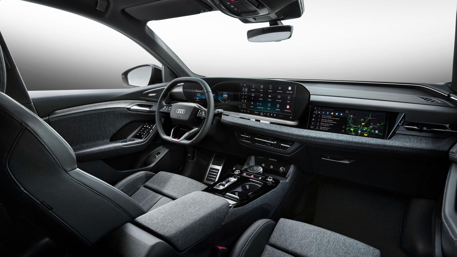 Desde esta perspectiva, no hay diferencias entre el formato coupé y el SUV. En el habitáculo la mayor diferencia podría estar en la altura en las plazas traseras.