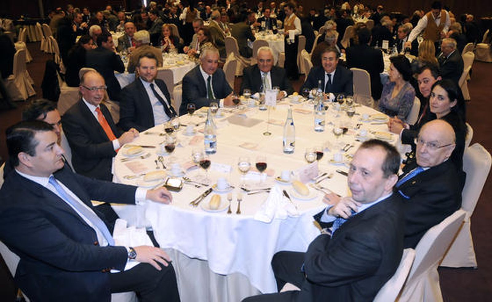 Antonio Sanz, Manuel Contreras Caro, Cristóbal Montoro, José Joly, Javier Arenas, Manuel Contreras Ramos, Juan Ignacio Zoido, Joaquina Martínez de Salazar, José Luis Sanz, Rosario Joly, Manuel Clavero y José Antonio Carrizosa. / Reportaje gráfico: Juan Carlos Vázquez y Victoria Hidalgo