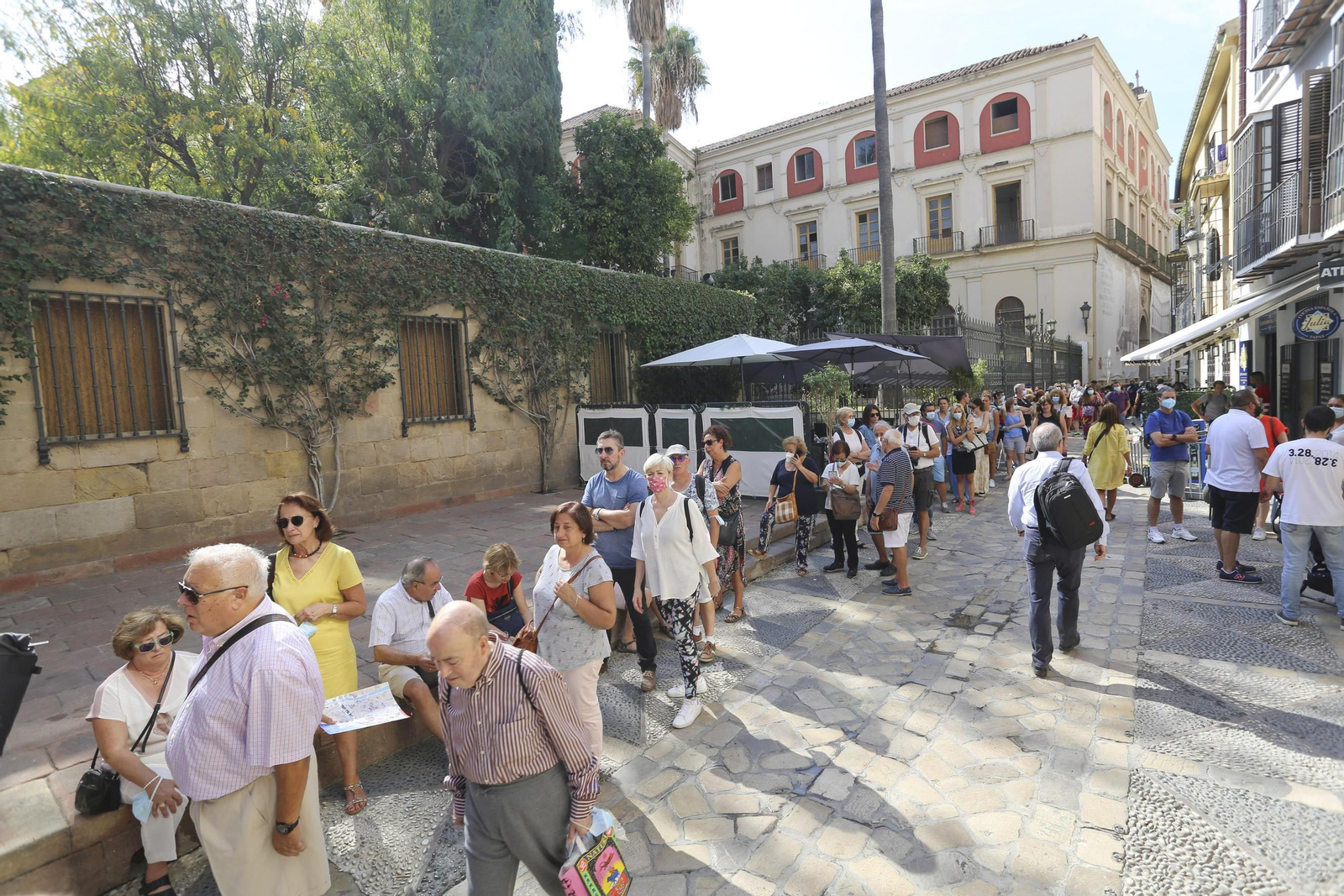 Colas en Málaga para celebrar el Día Mundial del Turismo