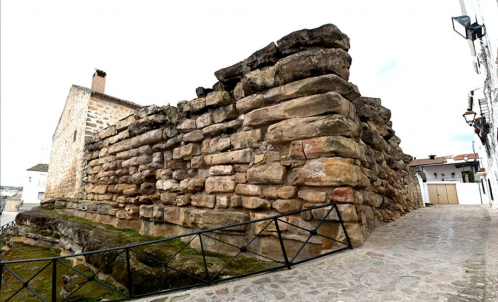 La muralla ciclópea de Ibros. muralla-ciclopea-ibros.jpeg