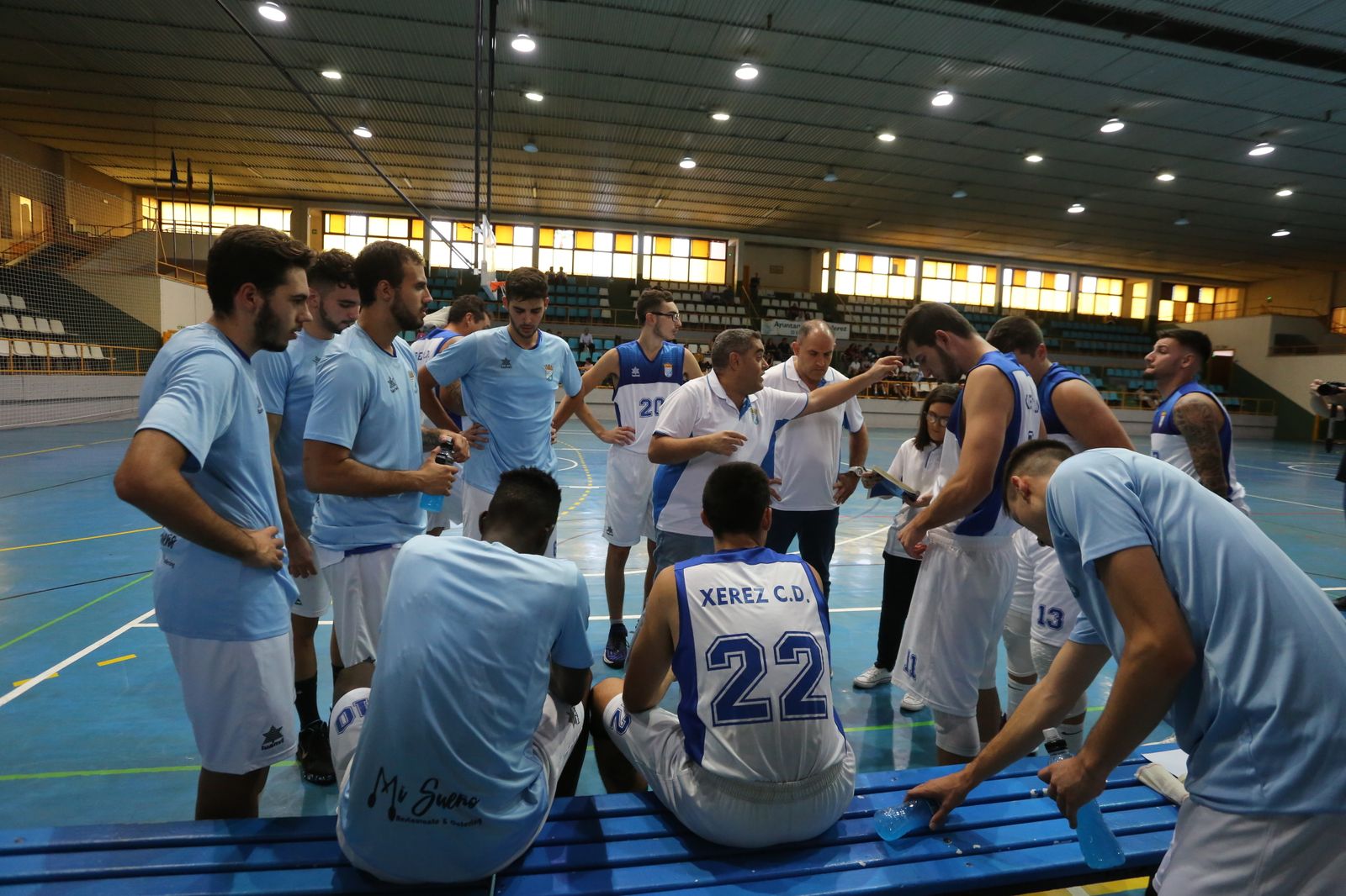 José María Berenguer, dando instrucciones a sus jugadores.