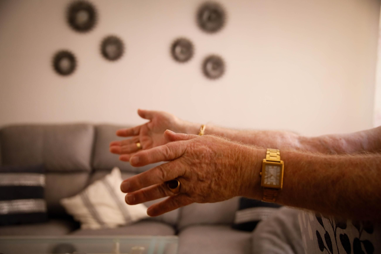 Imágenes de las quejas vecinales ante los cortes de luz en el barrio de pescadería