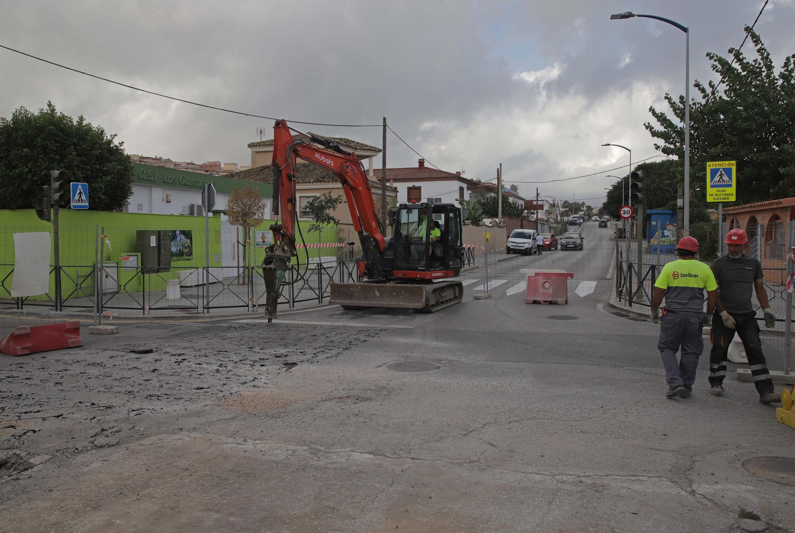 Fotos de las obras de renovación de infraestructuras hidráulicas en la avenida Diputación de Algeciras