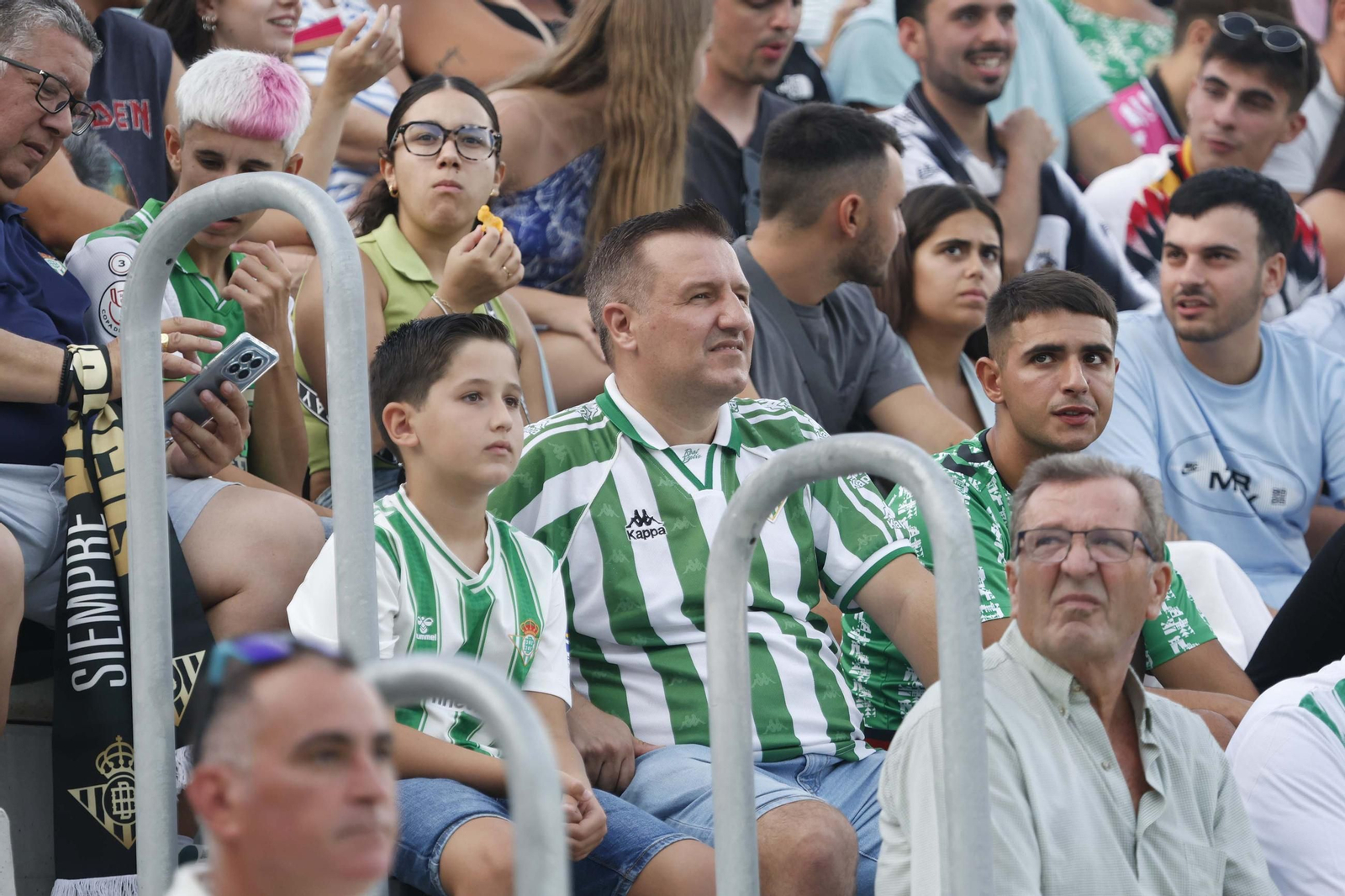 Las fotos del Betis-Como disputado en el Ciudad de La Línea (2-3)