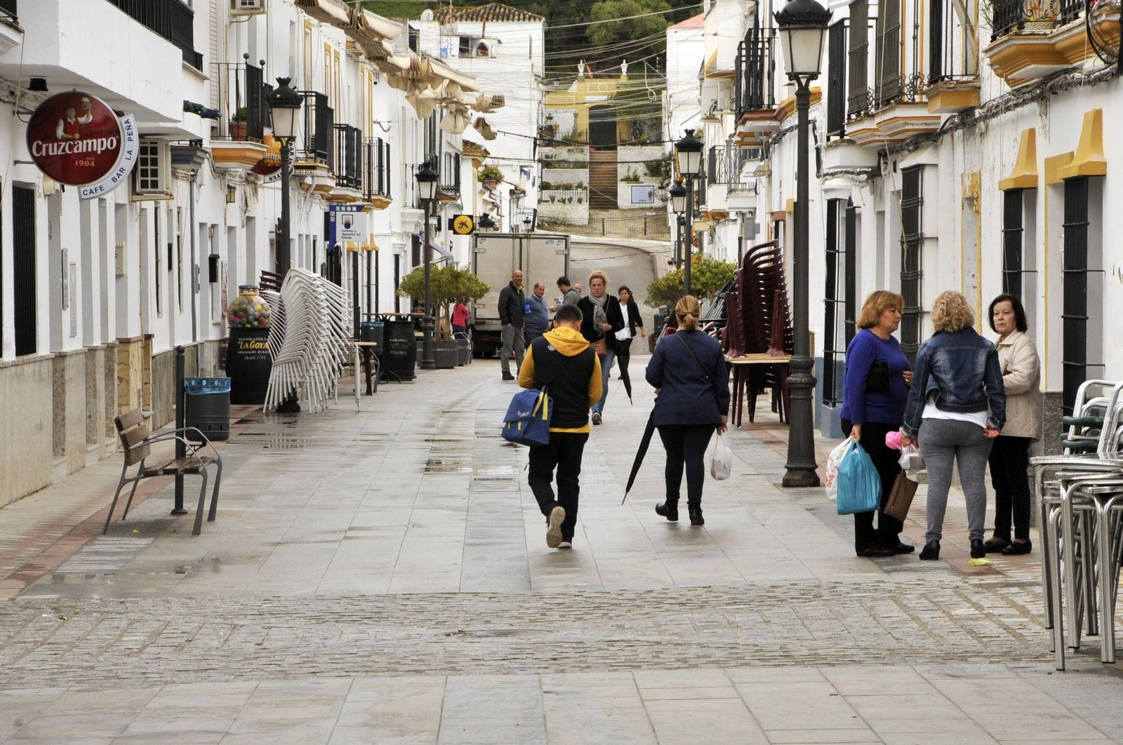 La calle Real de Algar, la población gaditana que ha perdido más habitantes en lo que va de siglo, en una imagen del año 2019.