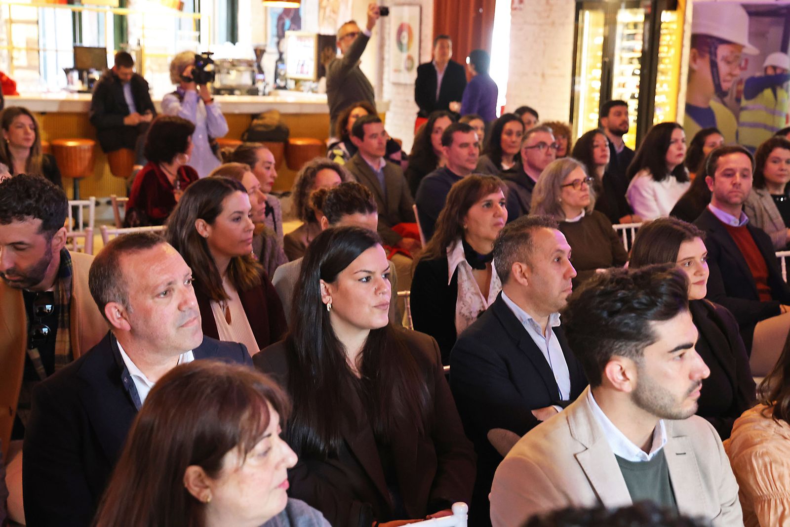 Fotografías del acto de reconocimiento de Cruz Roja a empresas y entidades