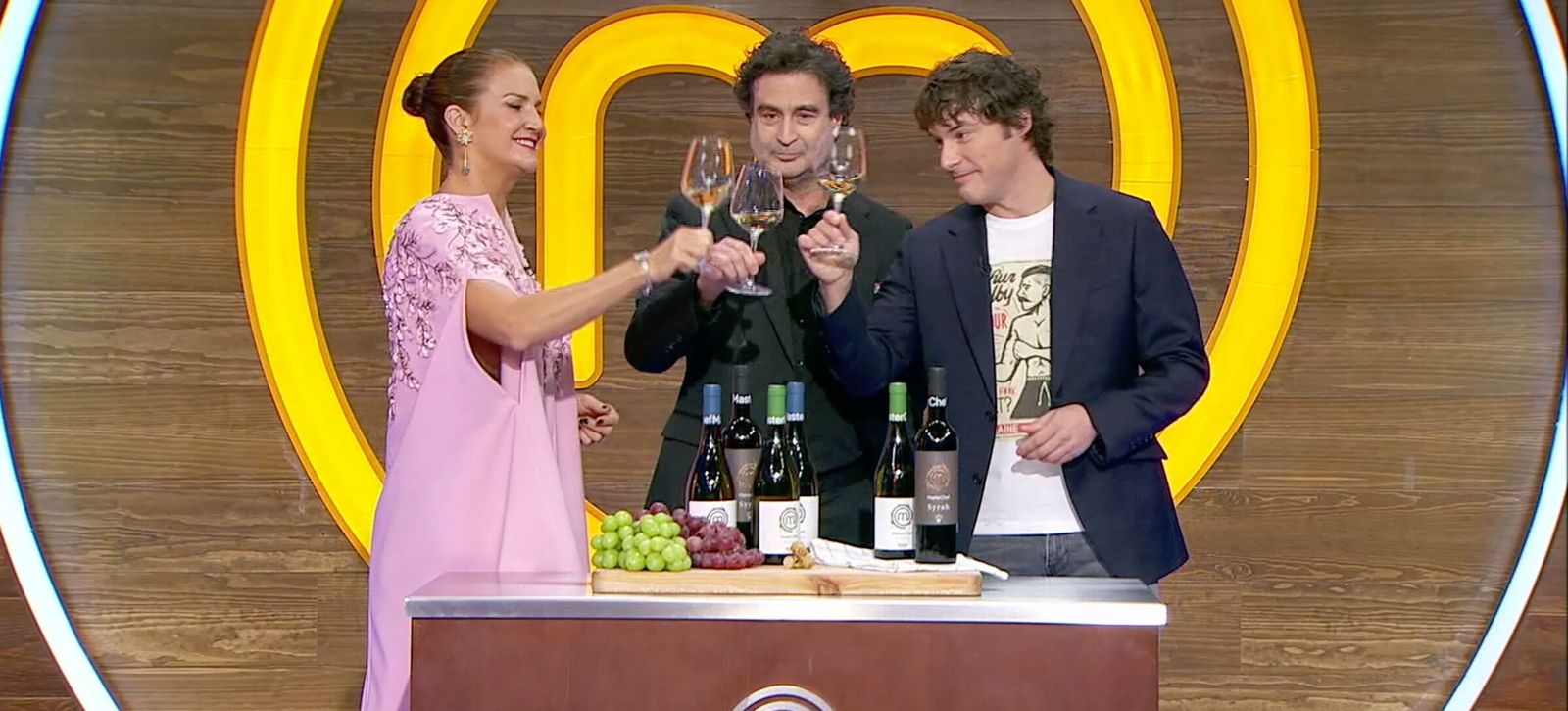 Los tres miembros del jurado de 'MasterChef' en pleno brindis
