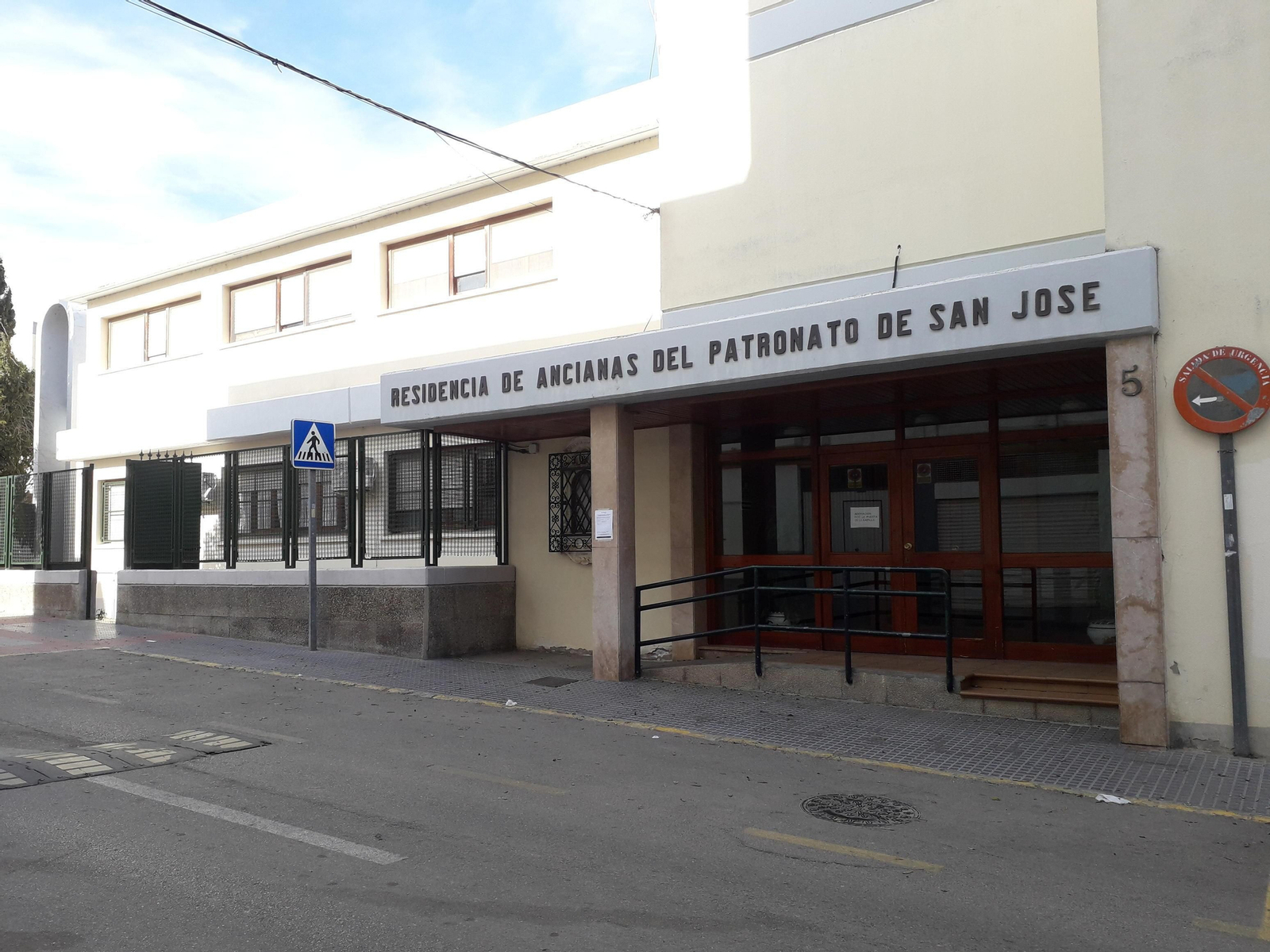 Edificio de la residencia de ancianos San José de San Fernando