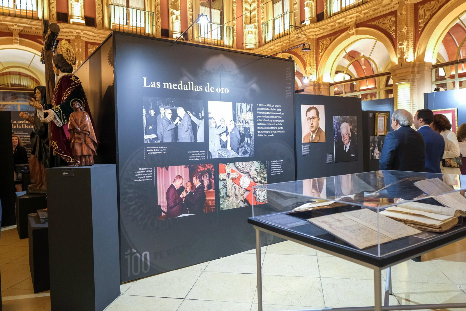 Inauguración la exposición 100 Años de hermandad. Los Estudiantes. En el Real círculo de Labradores