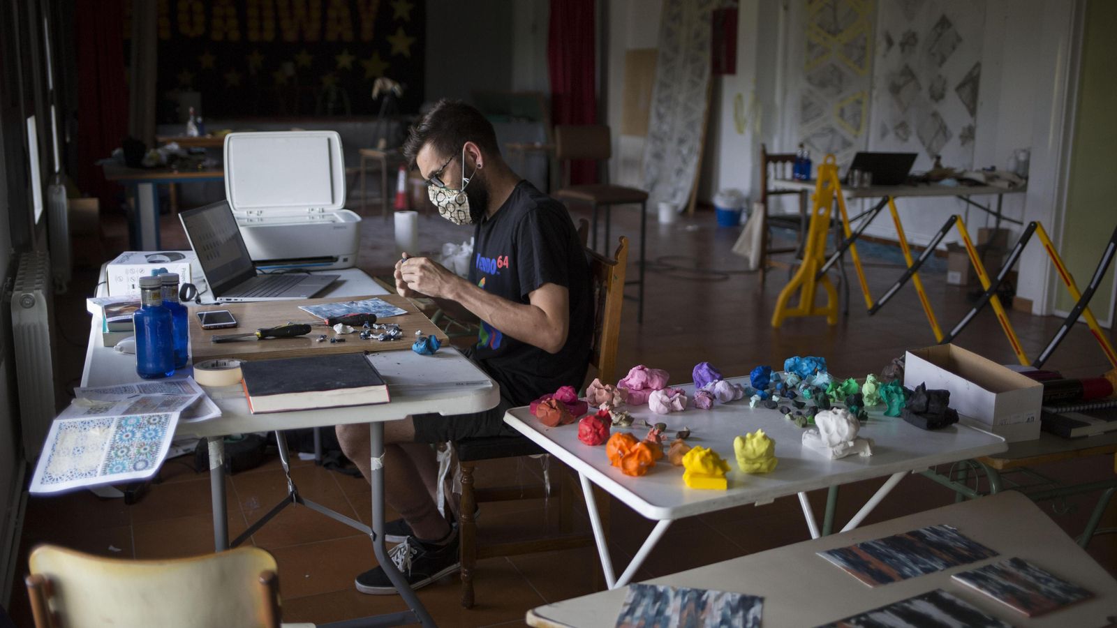 Azulejos tradicionales andaluces a base de creaciones formadas con plastilina.