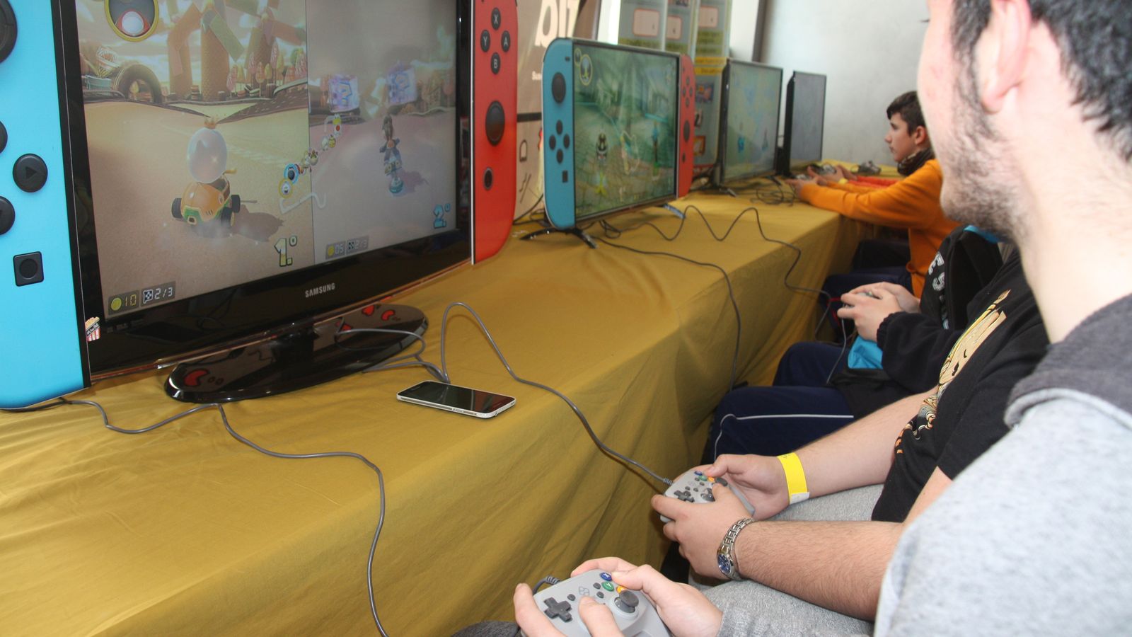 Participantes en XpoBit, en acción.